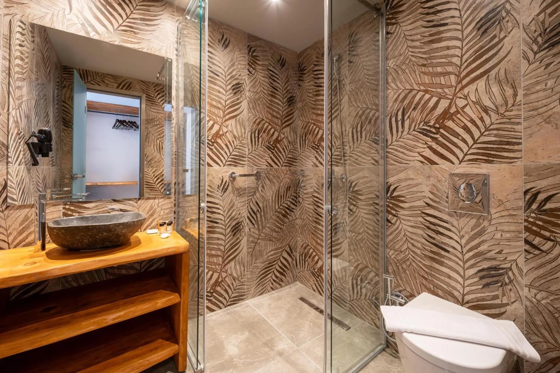 Shower in Arte Hotel