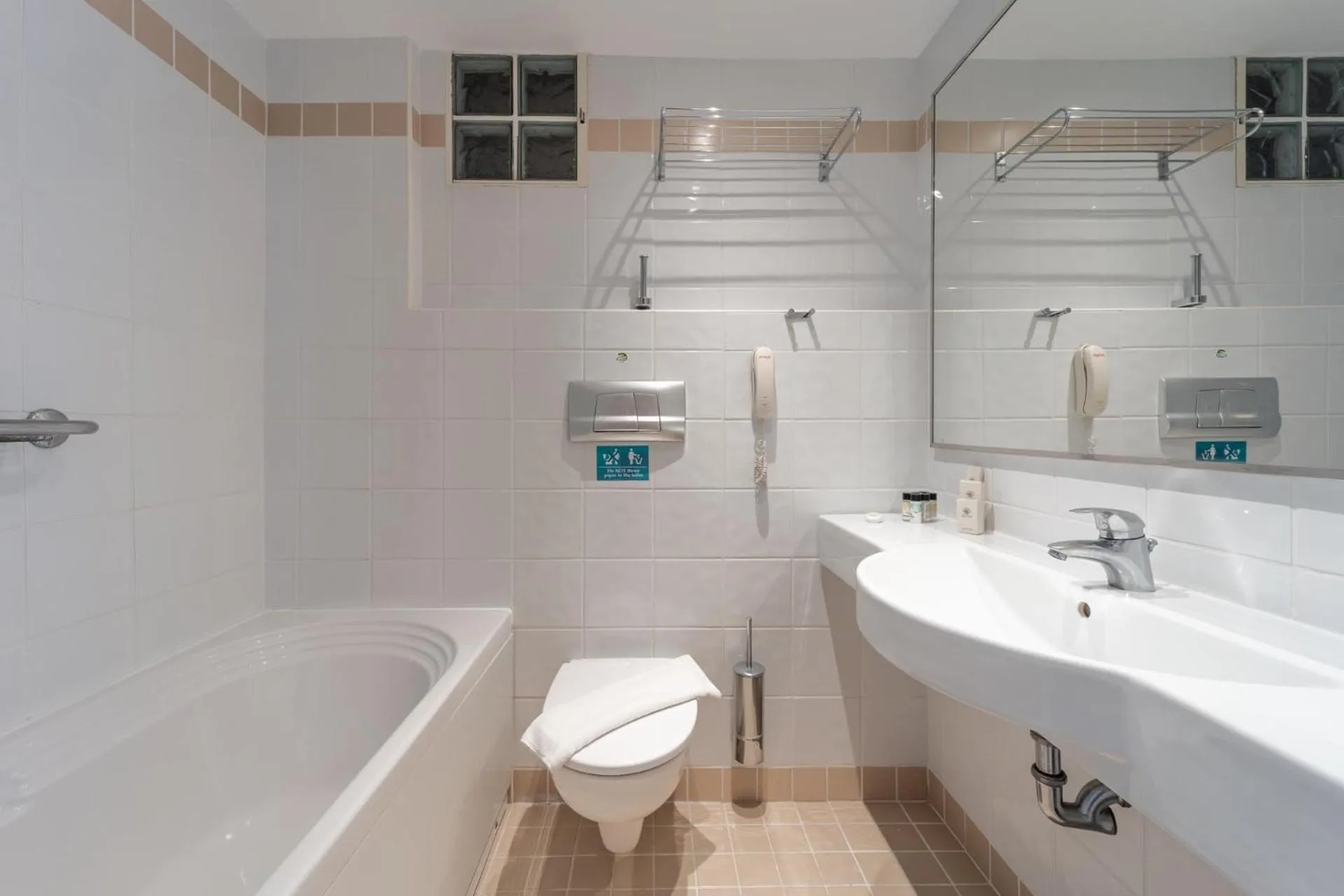 Toilet in Arte Hotel