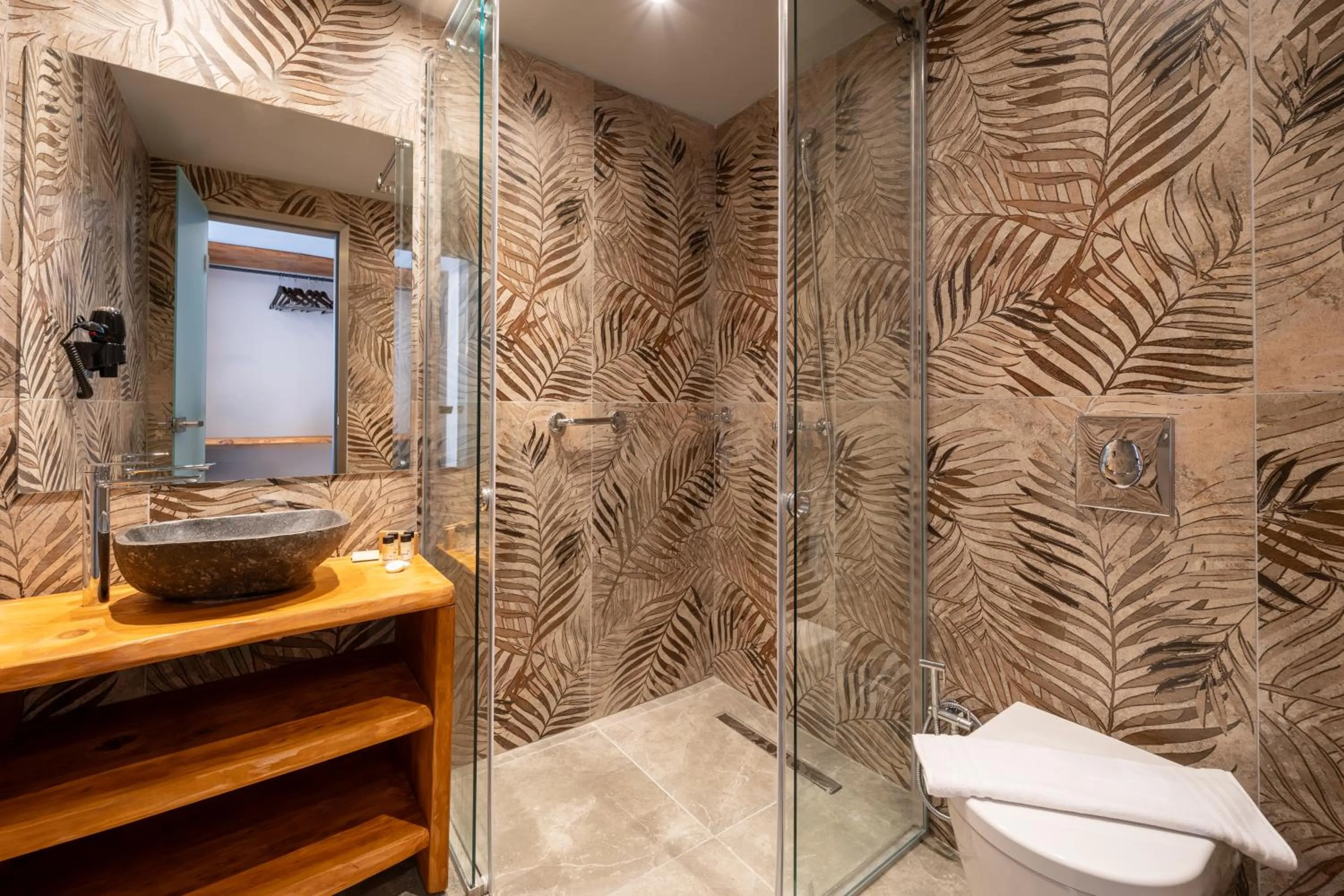 Shower in Arte Hotel