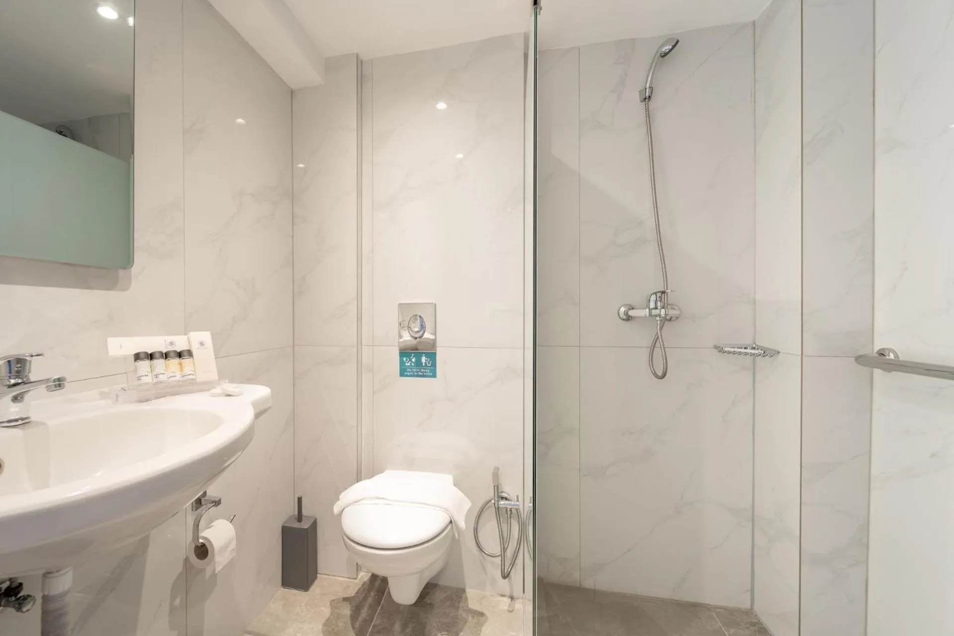 Shower in Arte Hotel