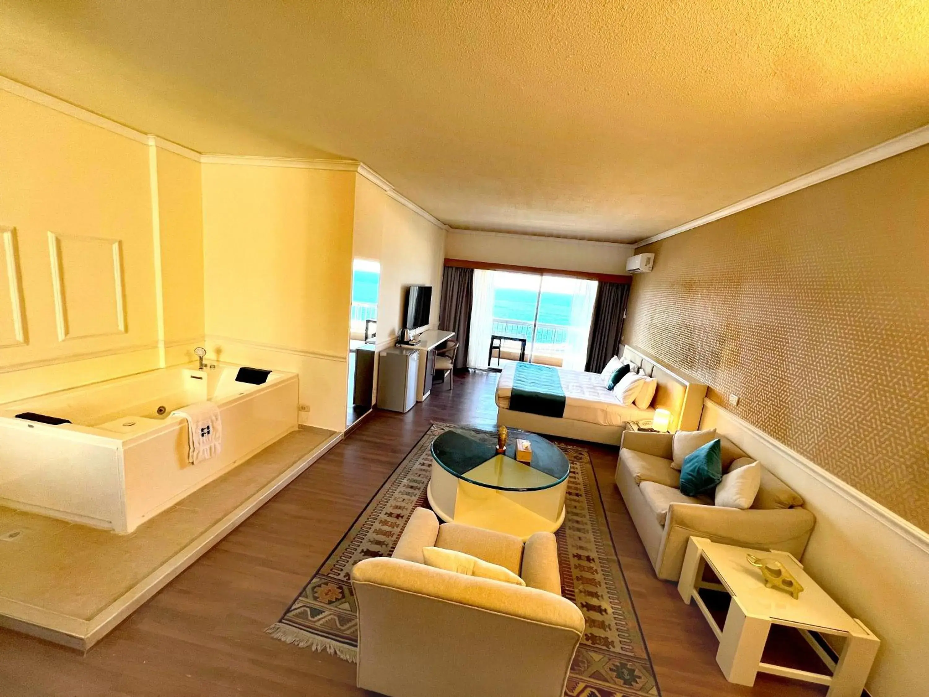 Grand Suite with Sea View in Hotel Méditerranée Beyrouth Grand Suite with Sea View in Hotel Méditerranée Beyrouth