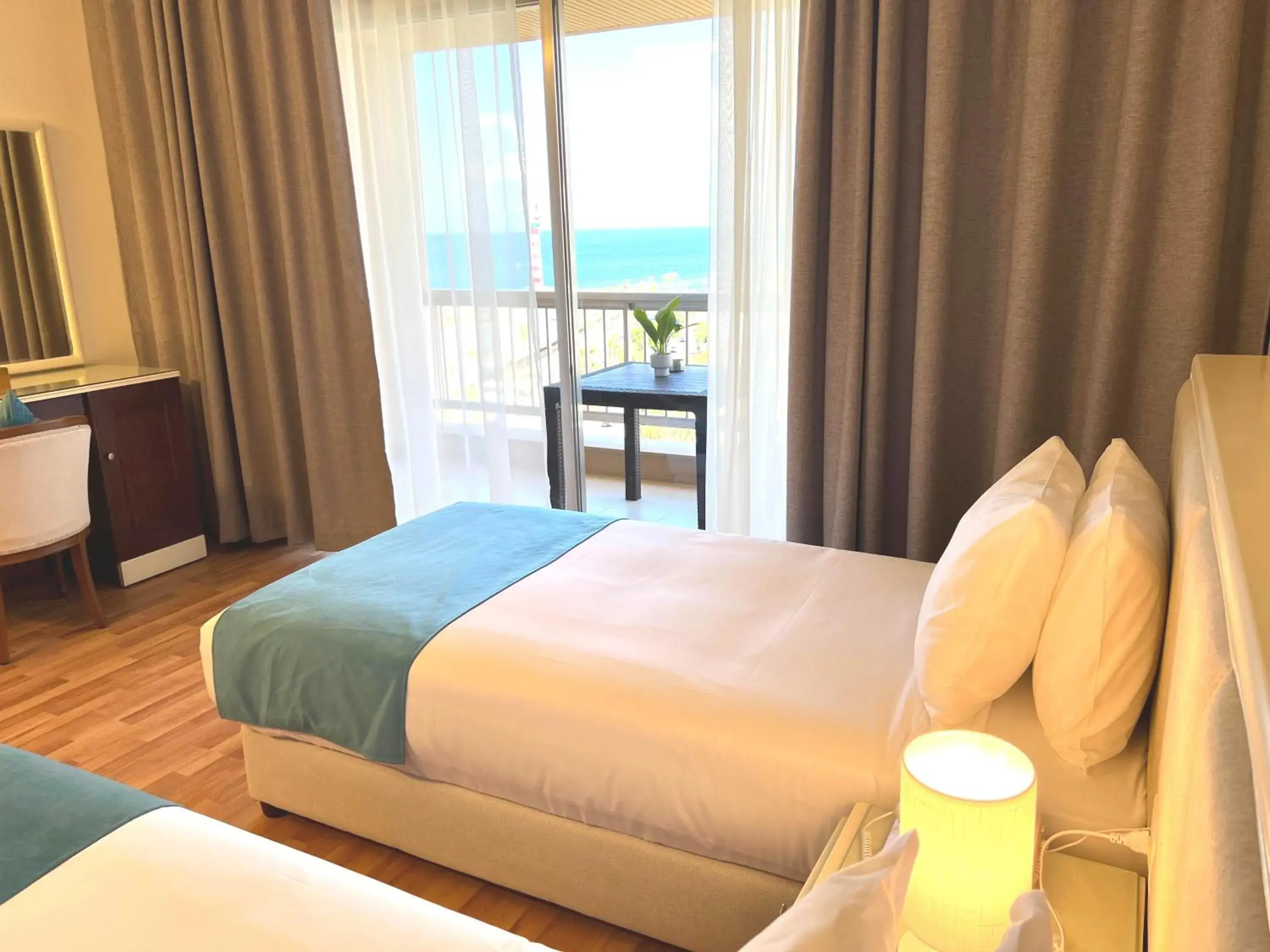Premium Twin with Sea View in Hotel Méditerranée Beyrouth Premium Twin with Sea View in Hotel Méditerranée Beyrouth