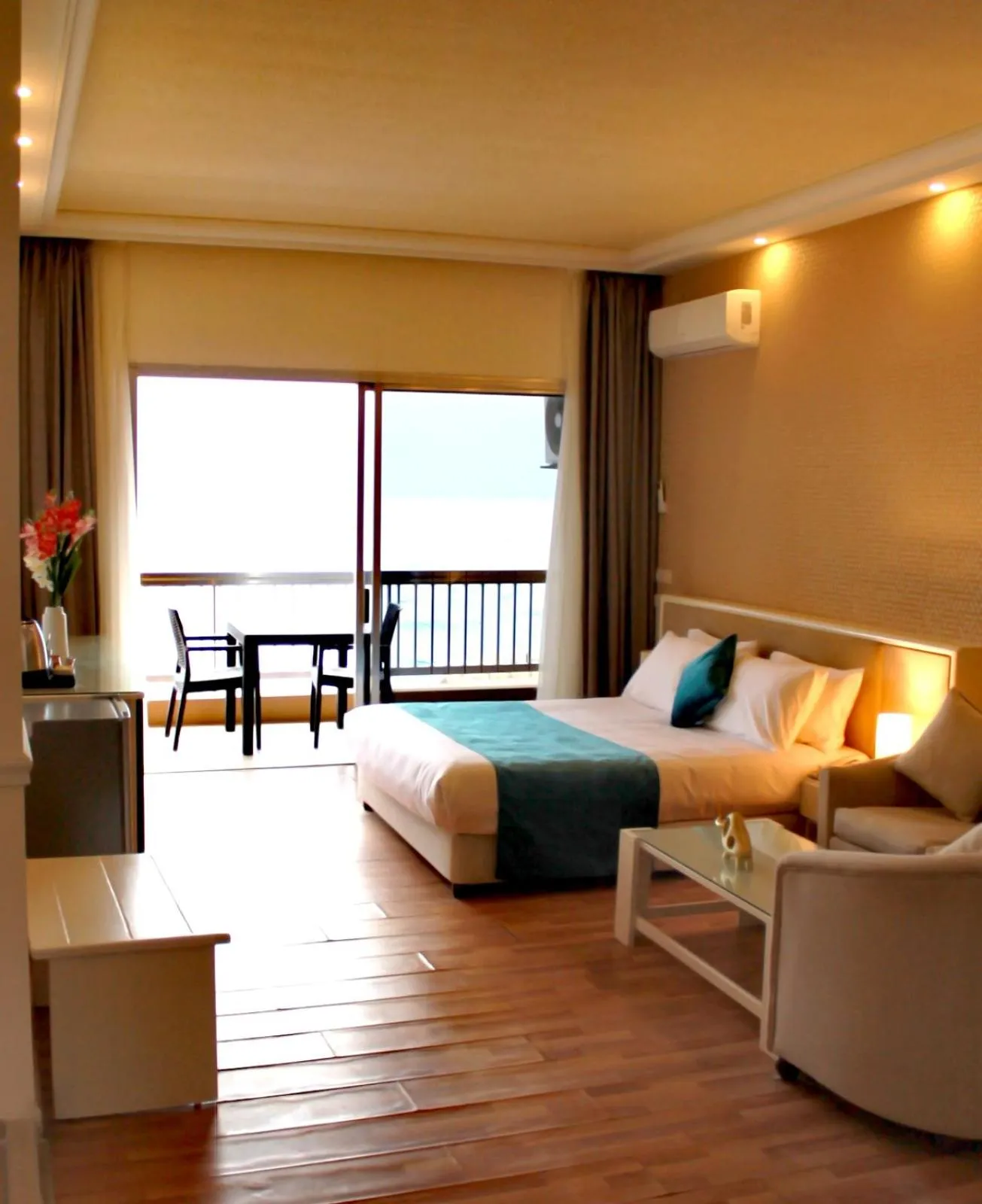 Junior Suite with Sea View - single occupancy in Hotel Méditerranée Beyrouth