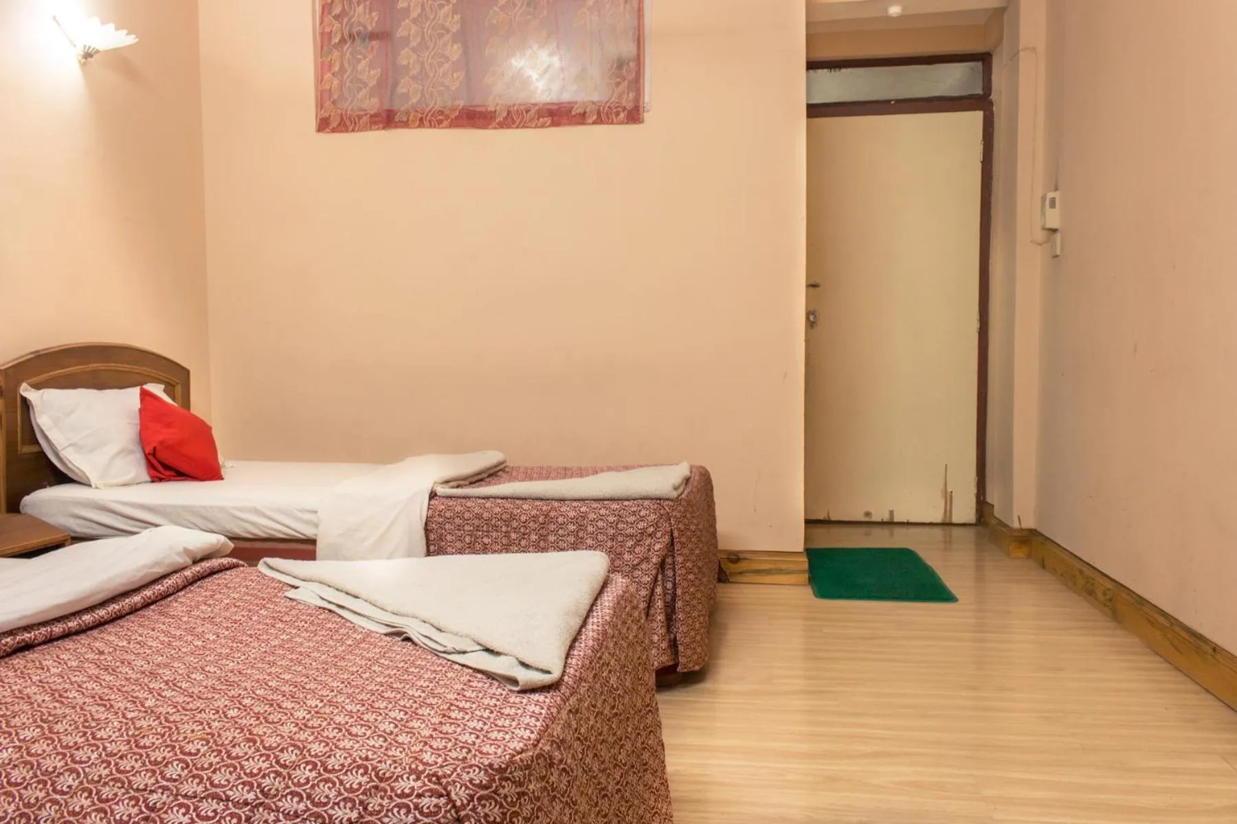 Shower, Bed in Hotel Kamal