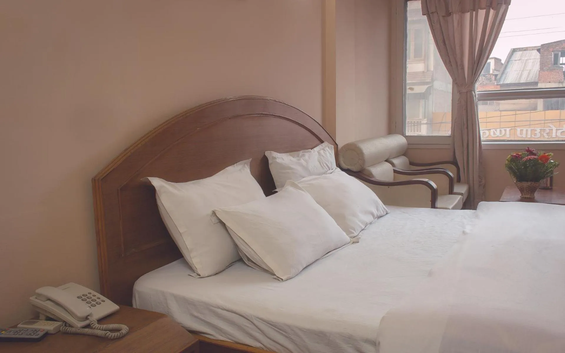 Shower, Bed in Hotel Kamal