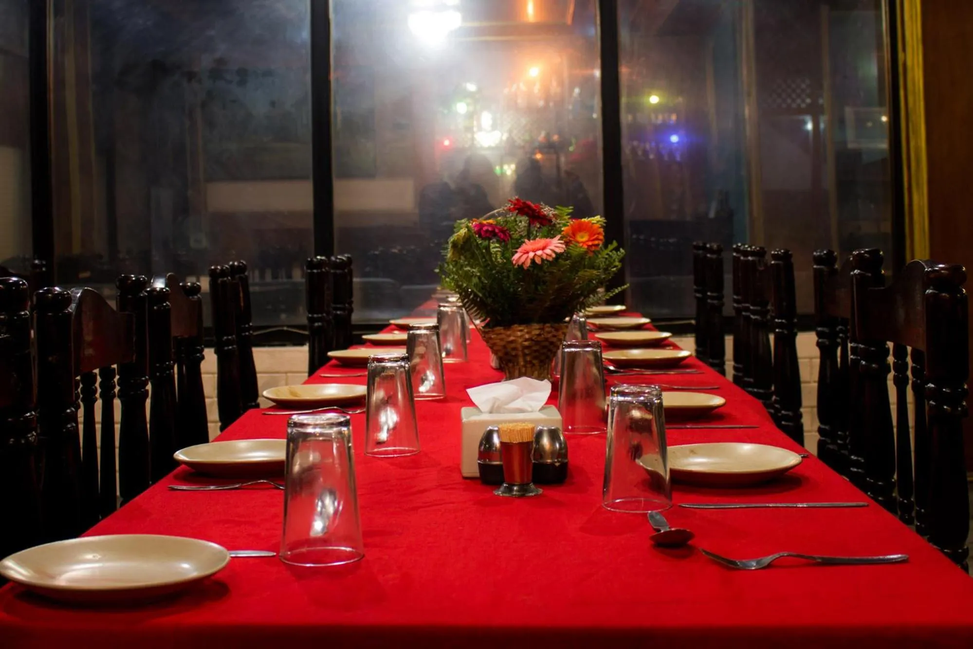 Restaurant/places to eat in Hotel Kamal