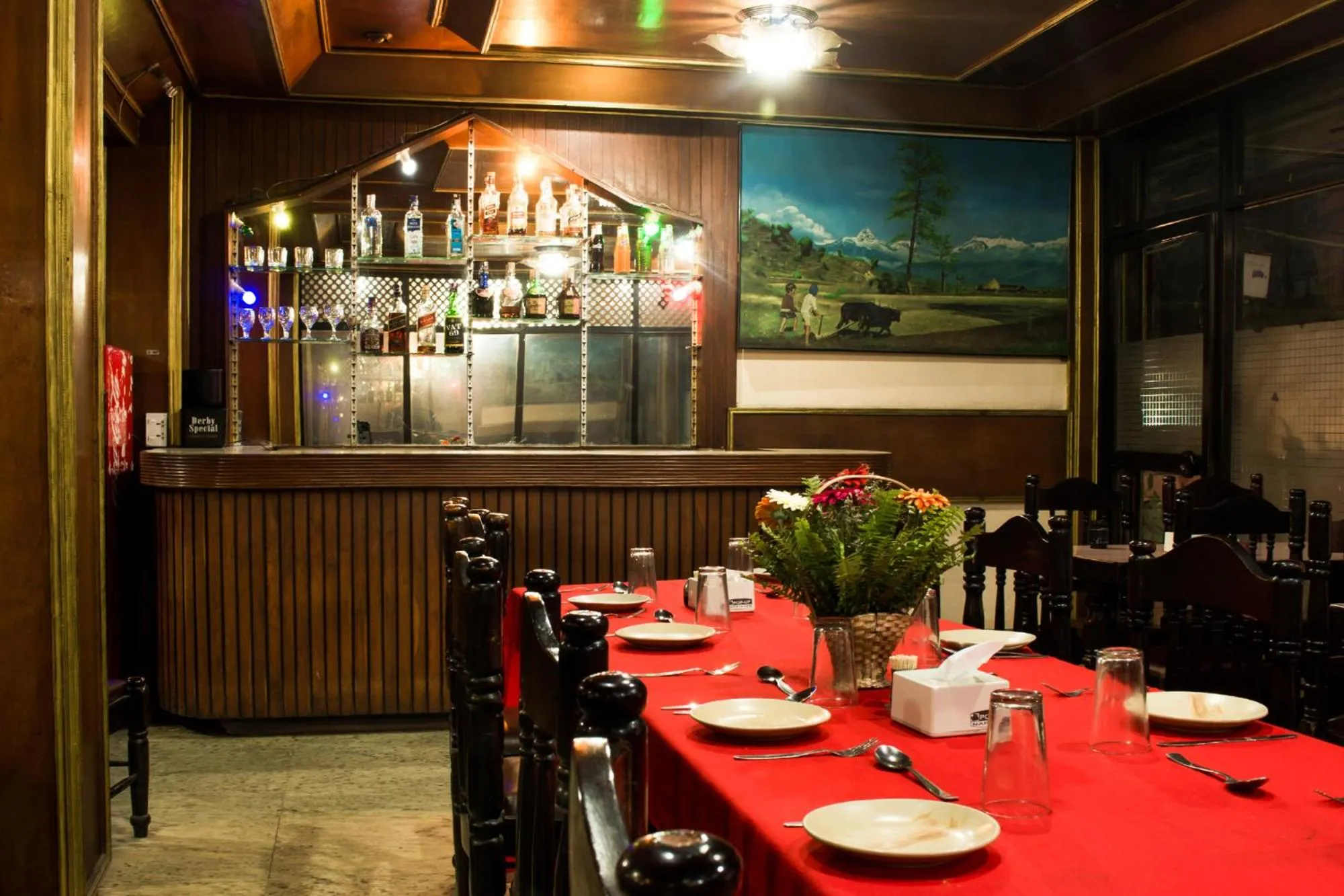 Restaurant/places to eat in Hotel Kamal