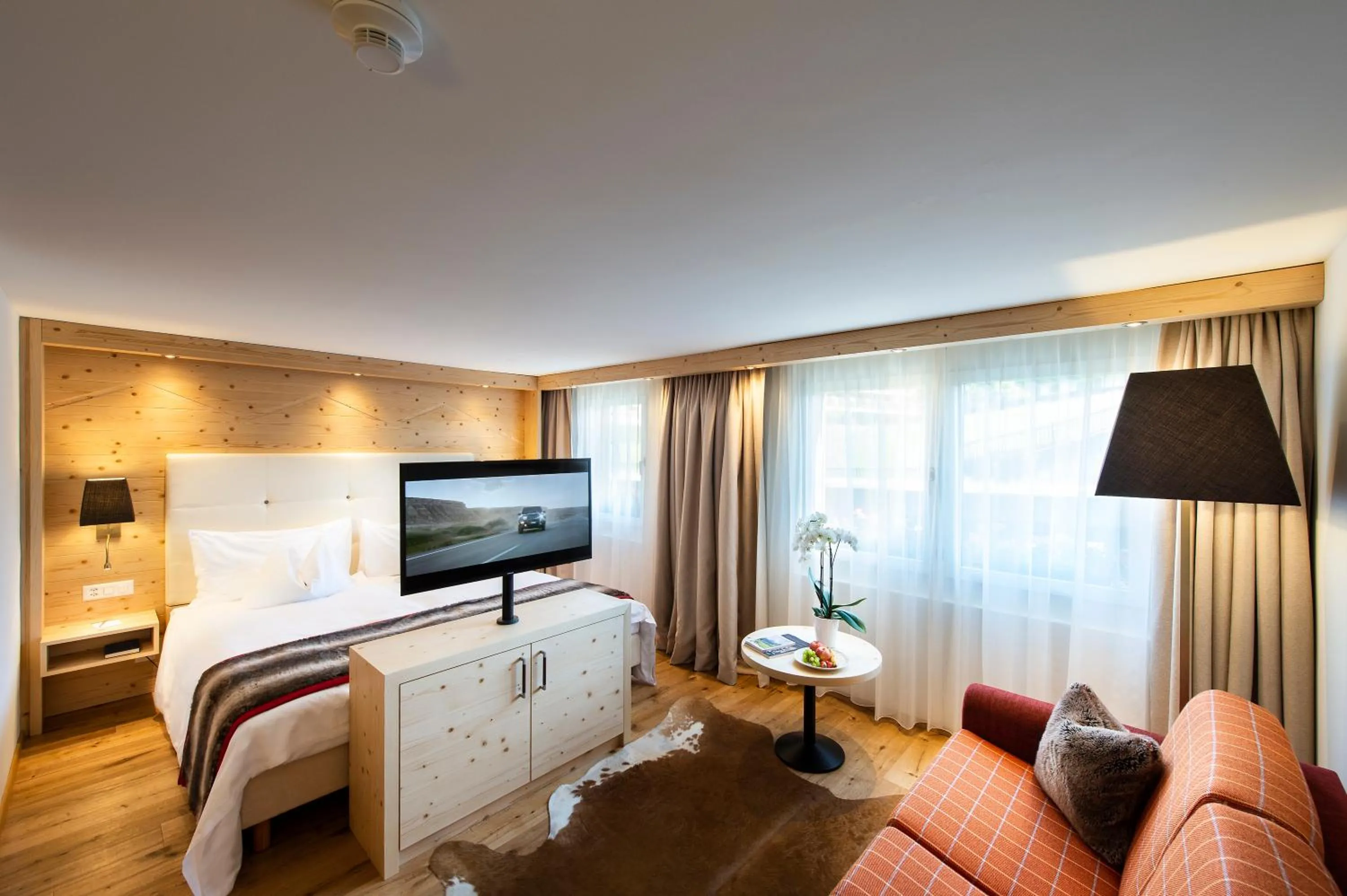 Photo of the whole room, Bed in GOLFHOTEL Les Hauts de Gstaad & SPA