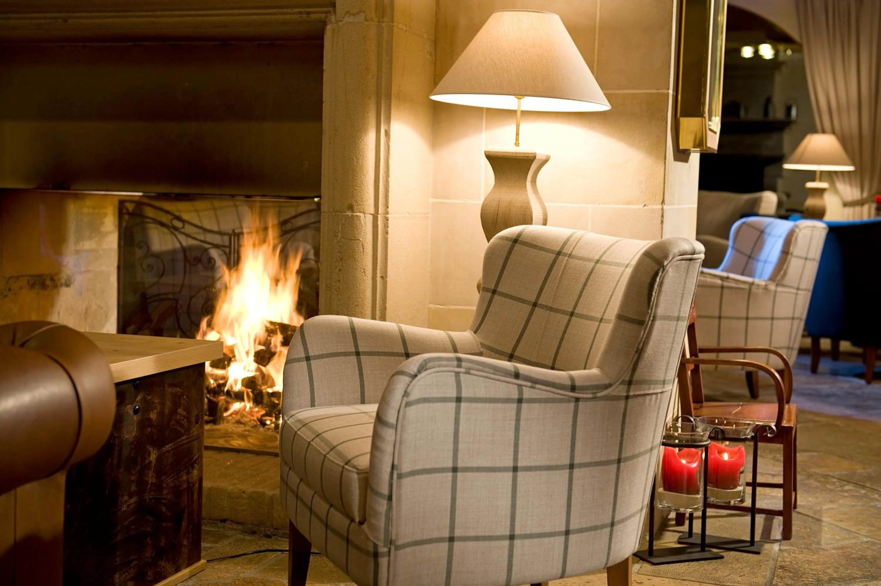 Lounge or bar in GOLFHOTEL Les Hauts de Gstaad & SPA