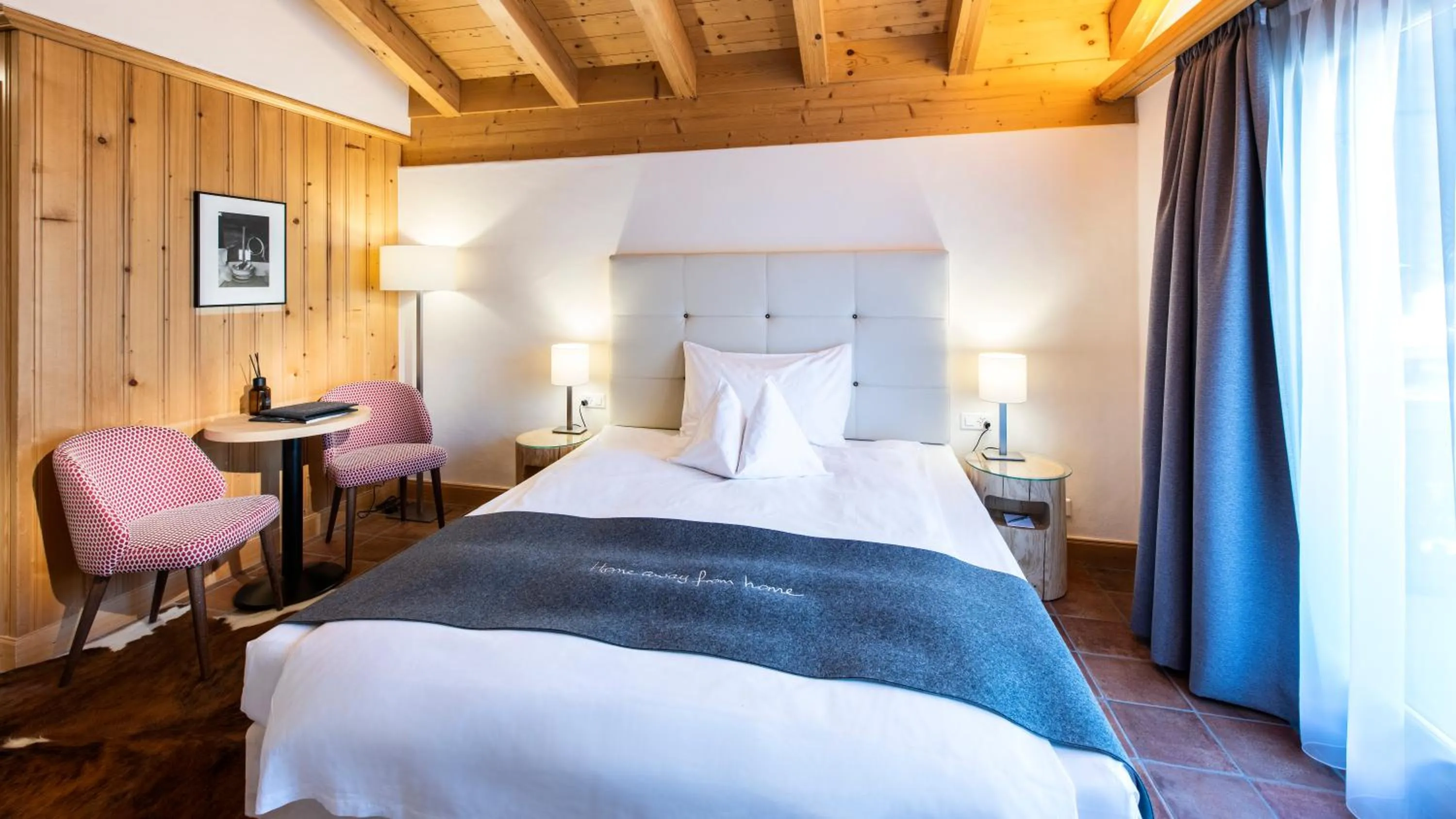 Bedroom, Bed in GOLFHOTEL Les Hauts de Gstaad & SPA