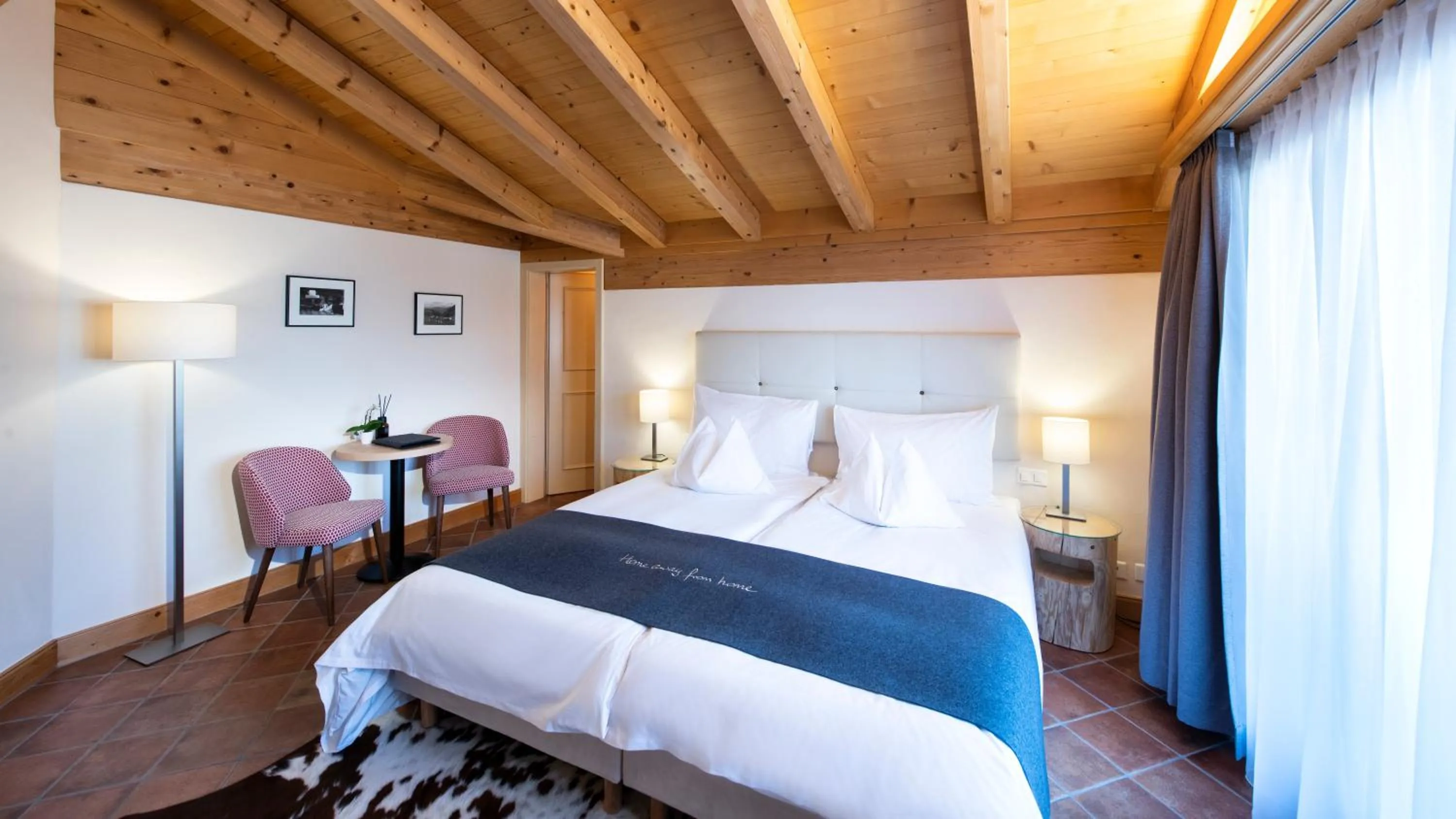 Photo of the whole room, Bed in GOLFHOTEL Les Hauts de Gstaad & SPA