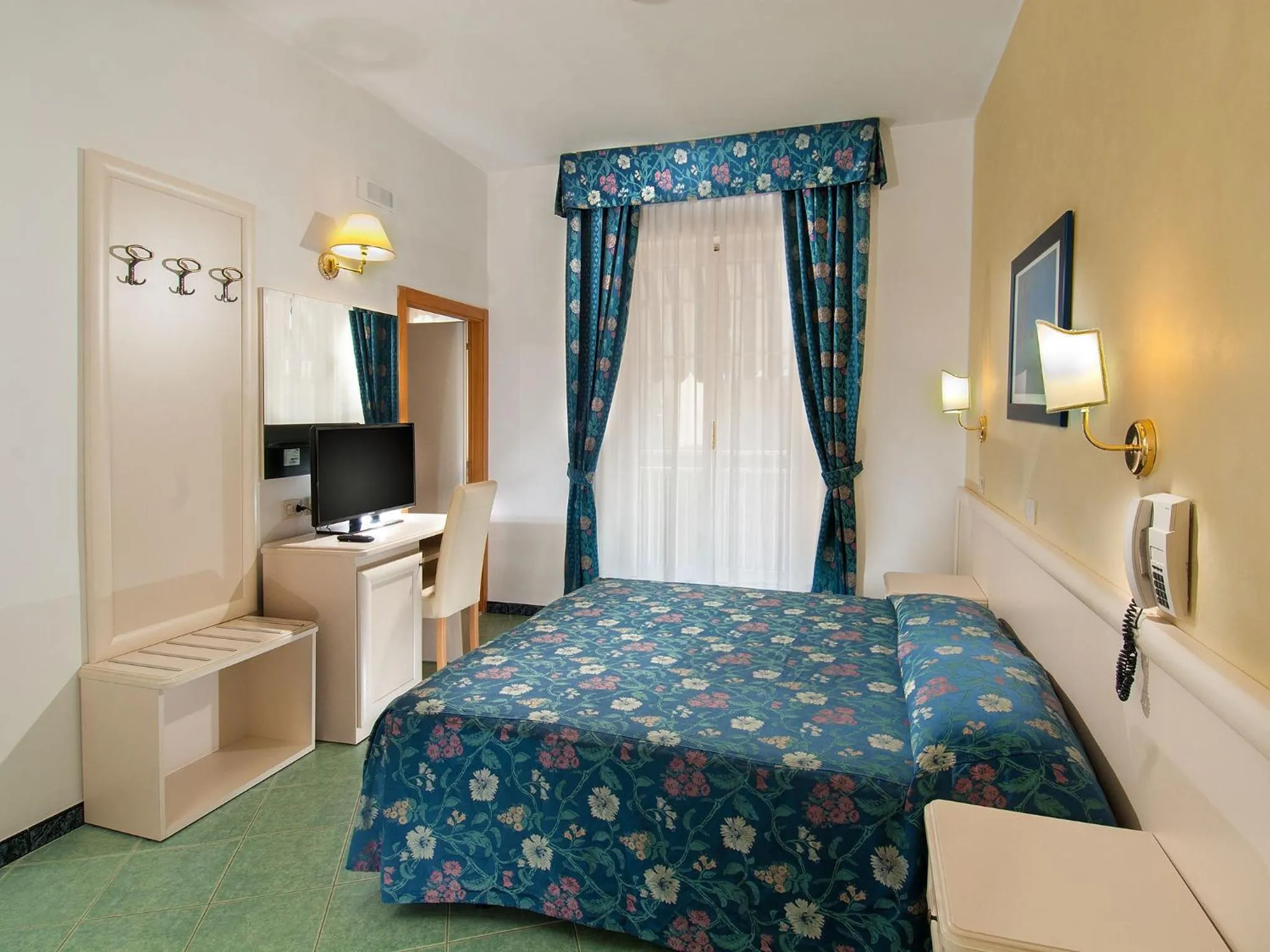 Photo of the whole room, Bed in Hotel Nord Est