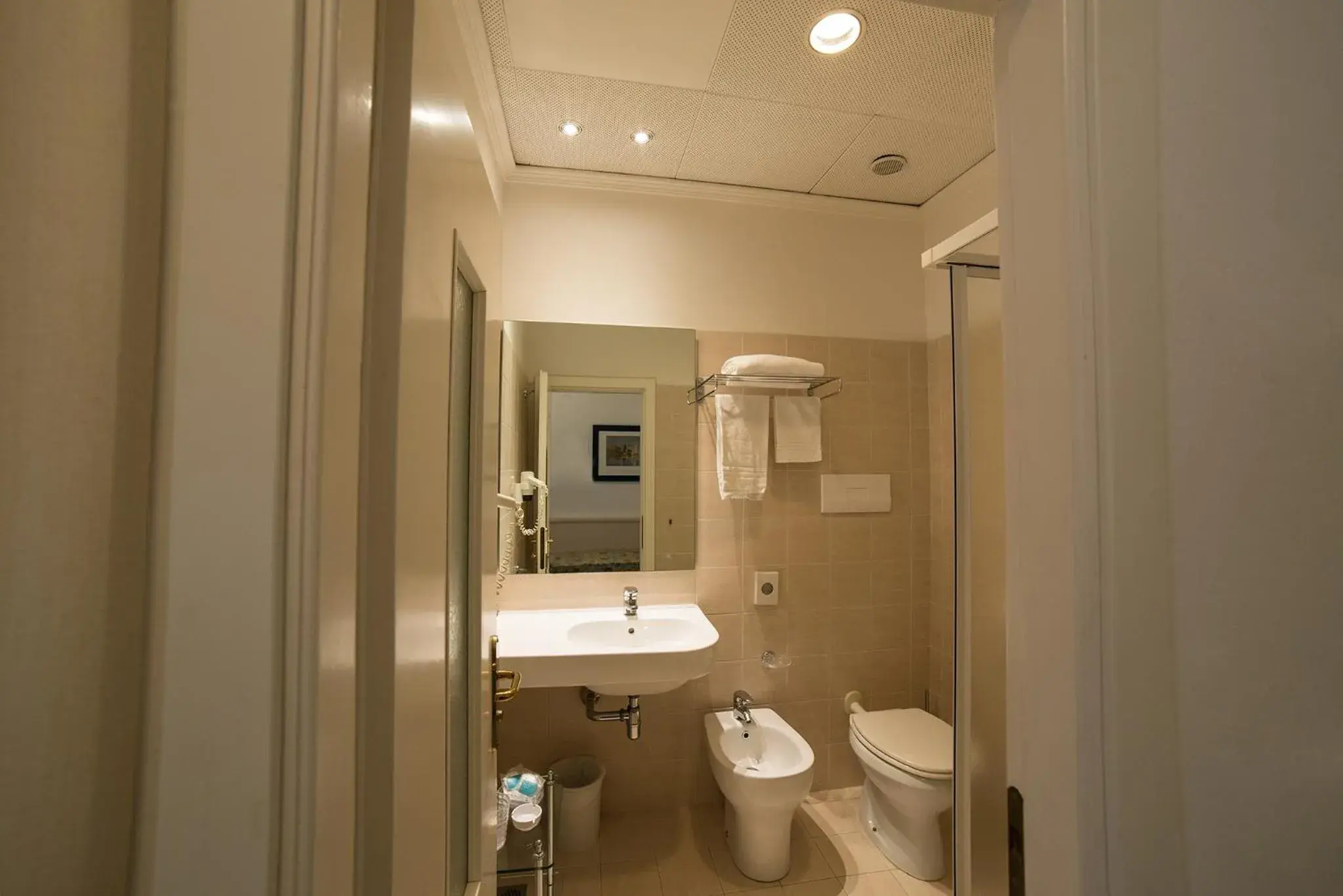 Double or Twin Room with Balcony in Hotel Nord Est Double or Twin Room with Balcony in Hotel Nord Est