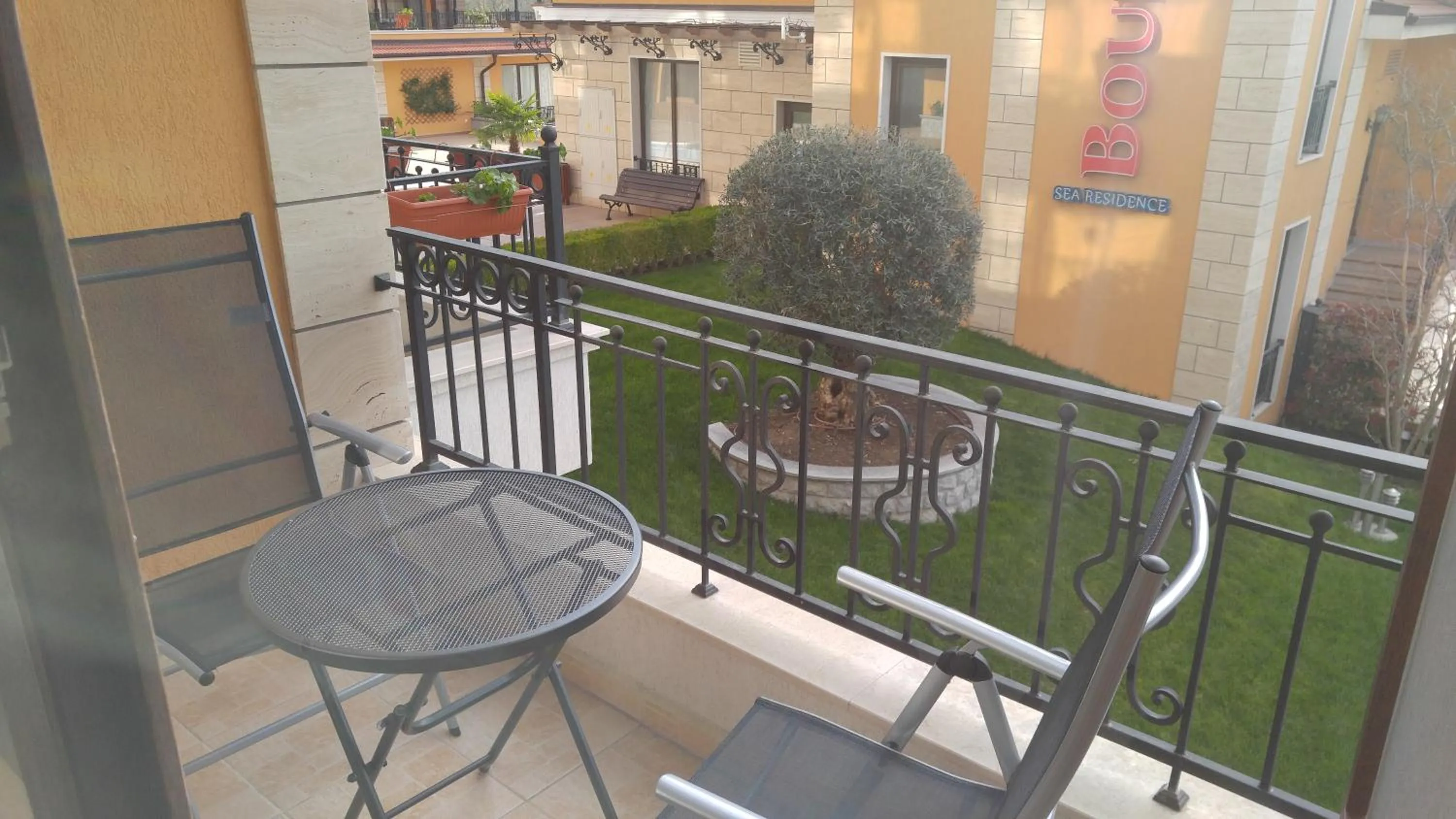 Garden view in Boulevard Sea Residence