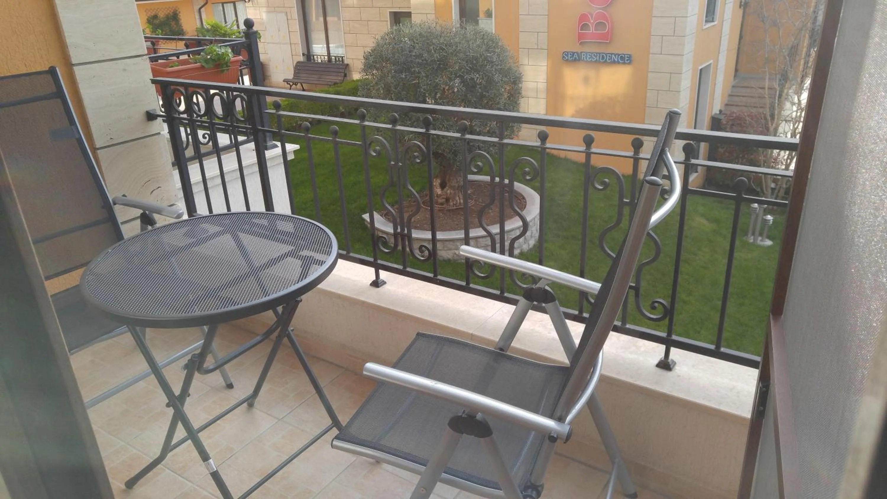 Pool view in Boulevard Sea Residence