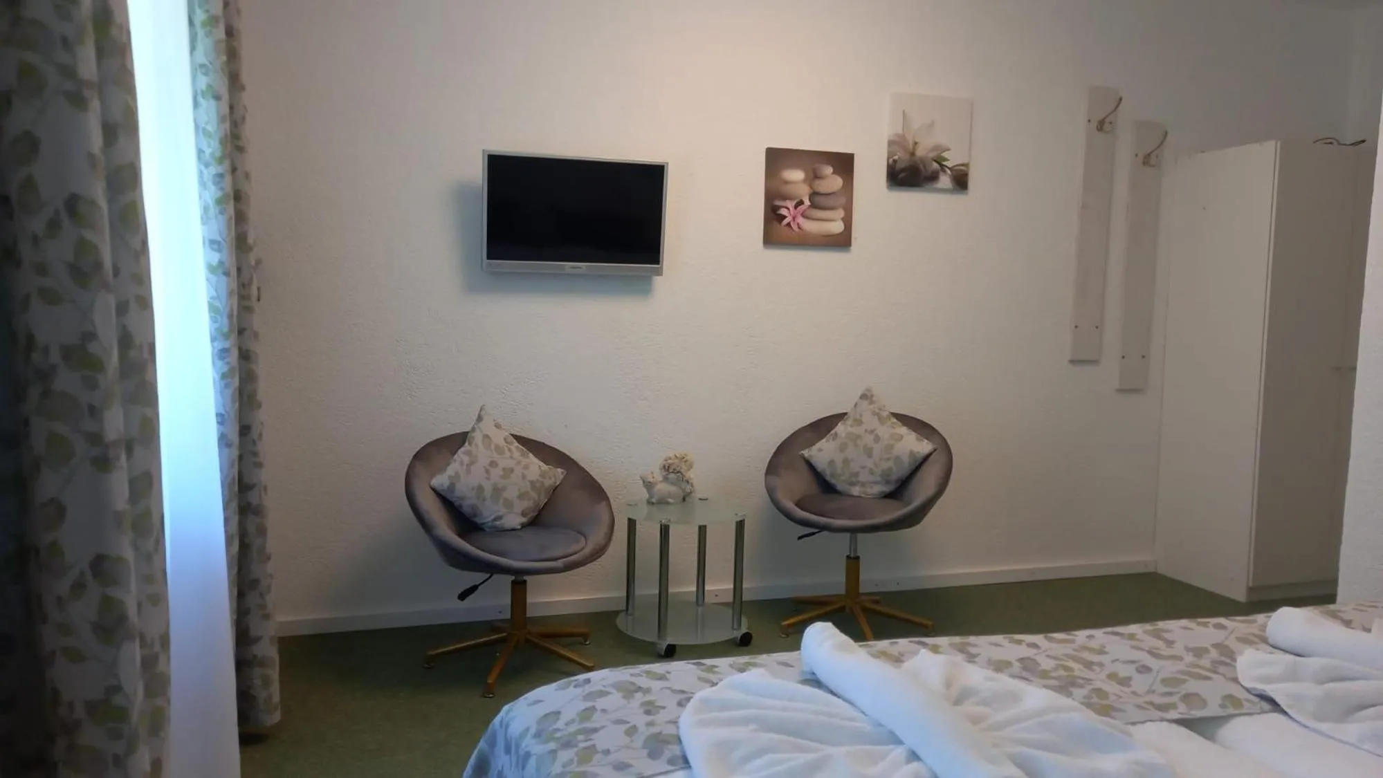 TV and multimedia, Bed in Waldpension Pfeiferhaus