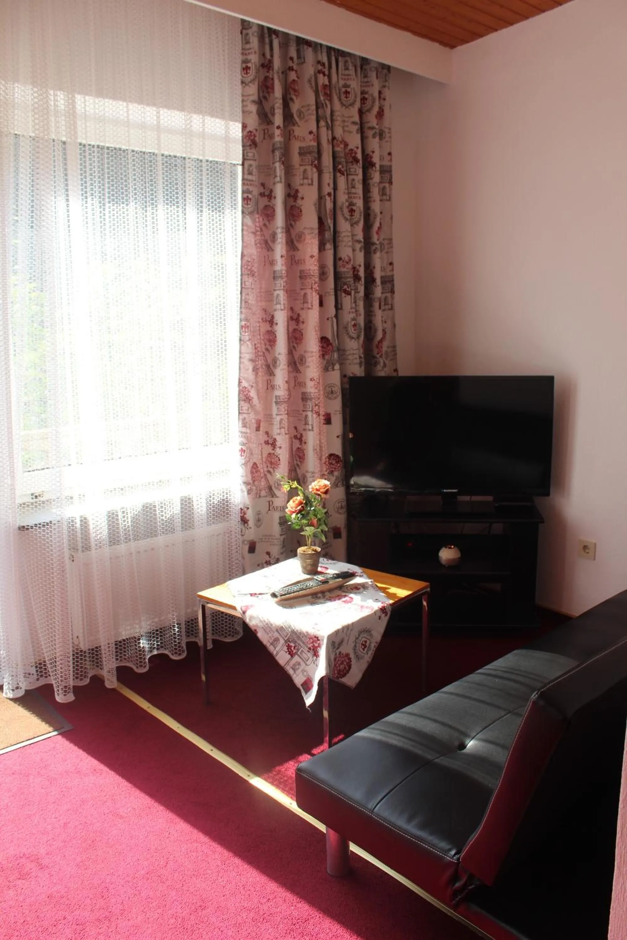 Seating area, Bed in Waldpension Pfeiferhaus