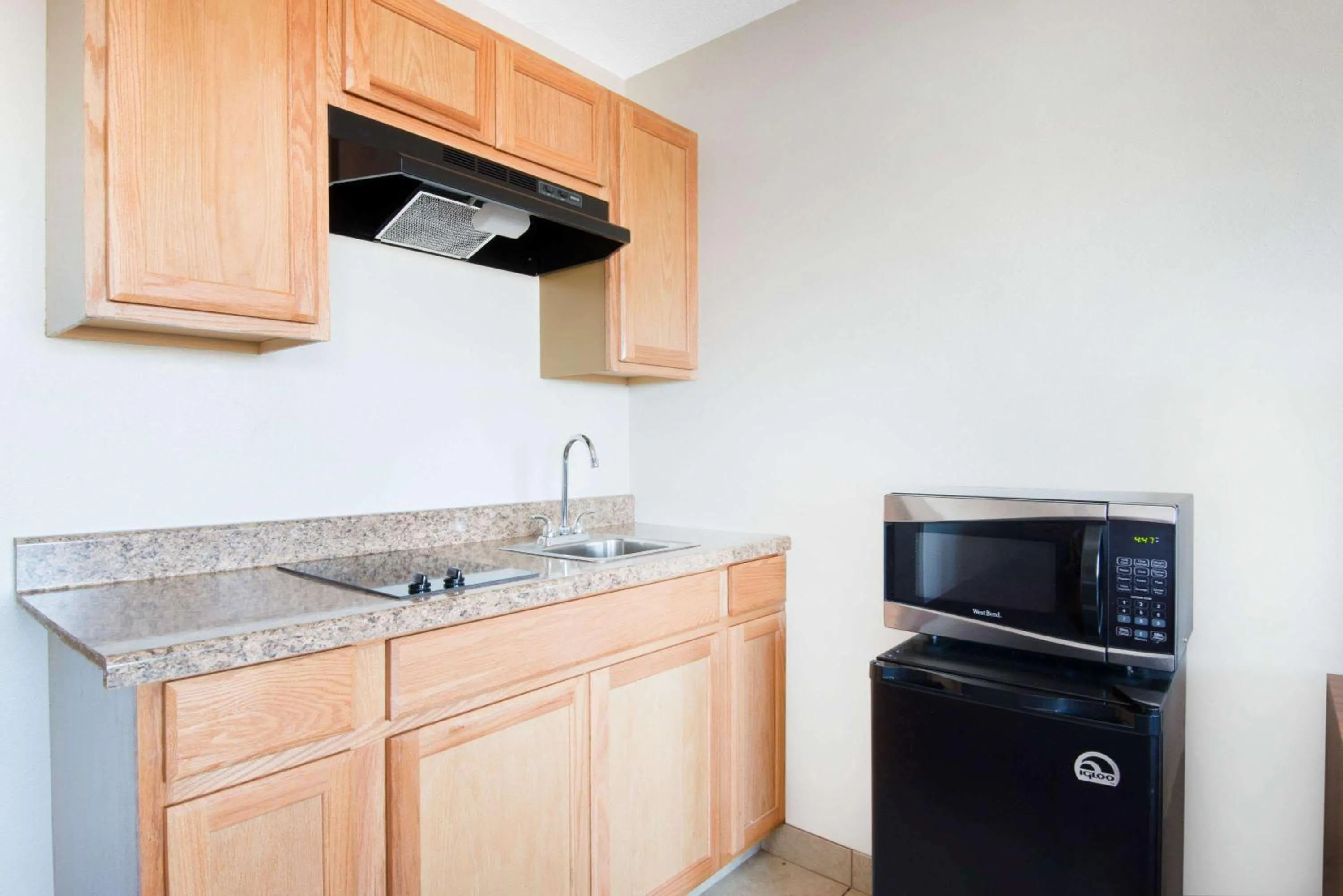 Kitchen or kitchenette in Hawthorn Suites by Wyndham Albuquerque
