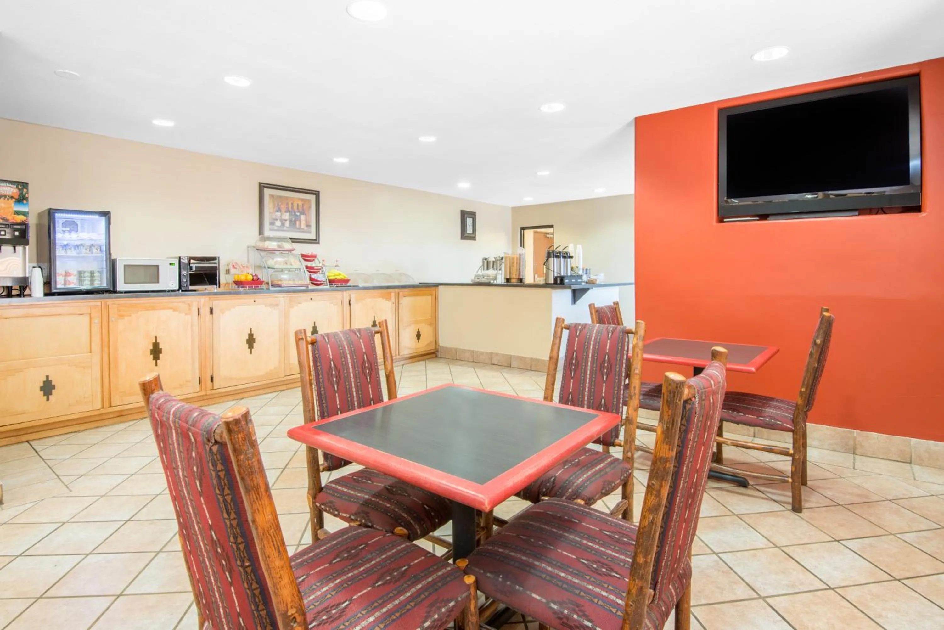 Food and drinks in Hawthorn Suites by Wyndham Albuquerque