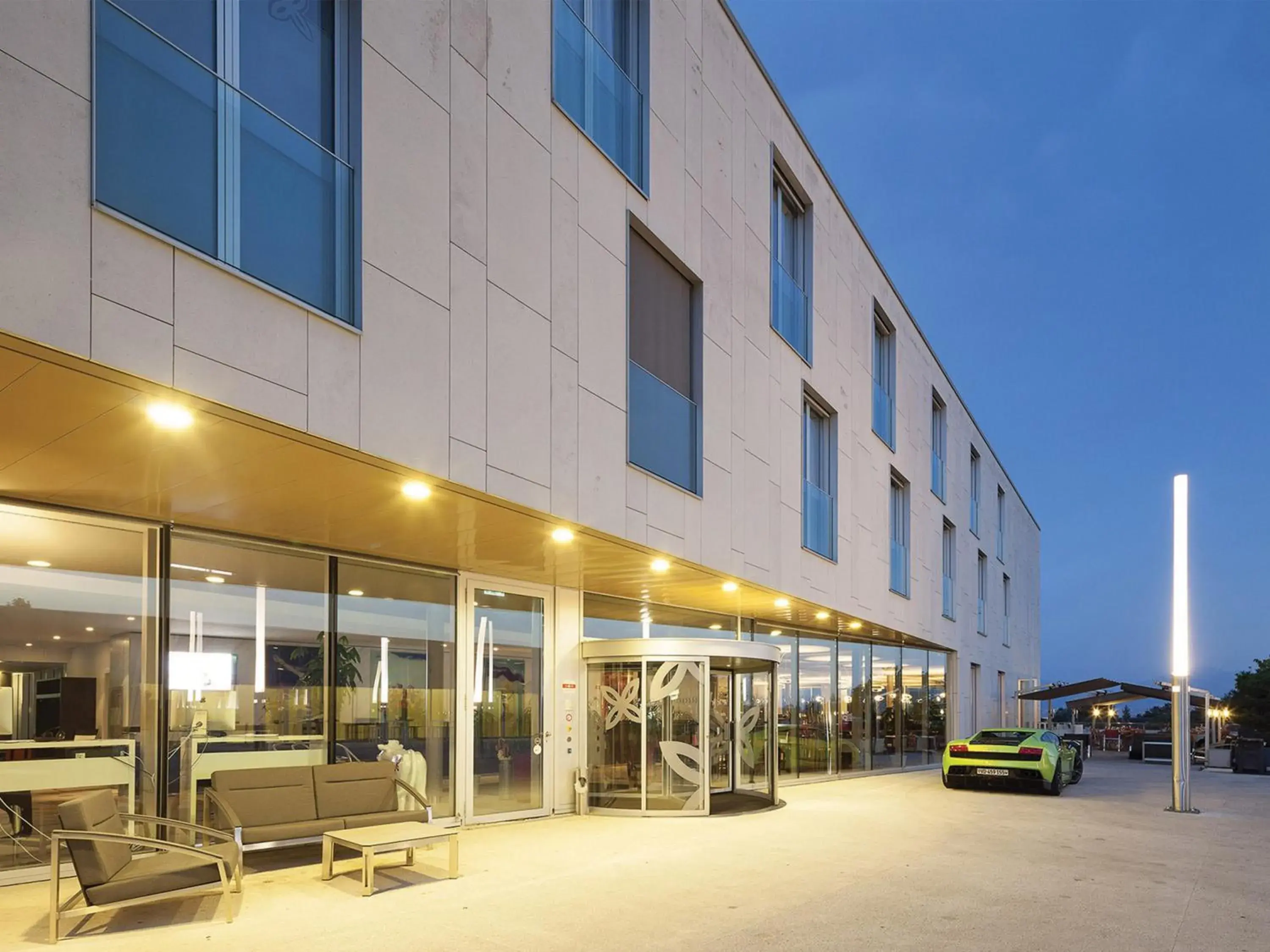 Facade/entrance in Starling Hotel Lausanne Facade/entrance in Starling Hotel Lausanne