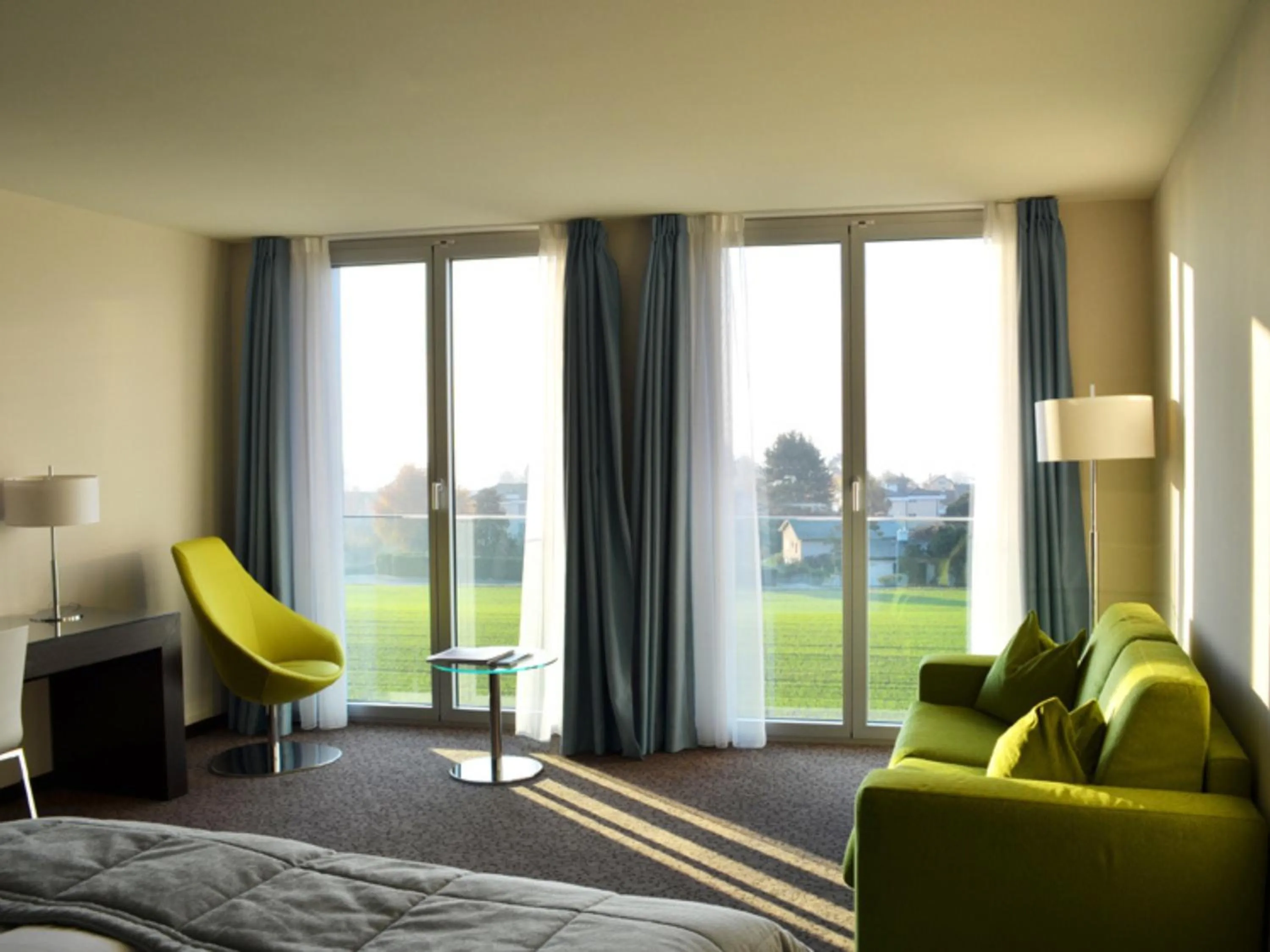 Property building, Bed in Starling Hotel Lausanne