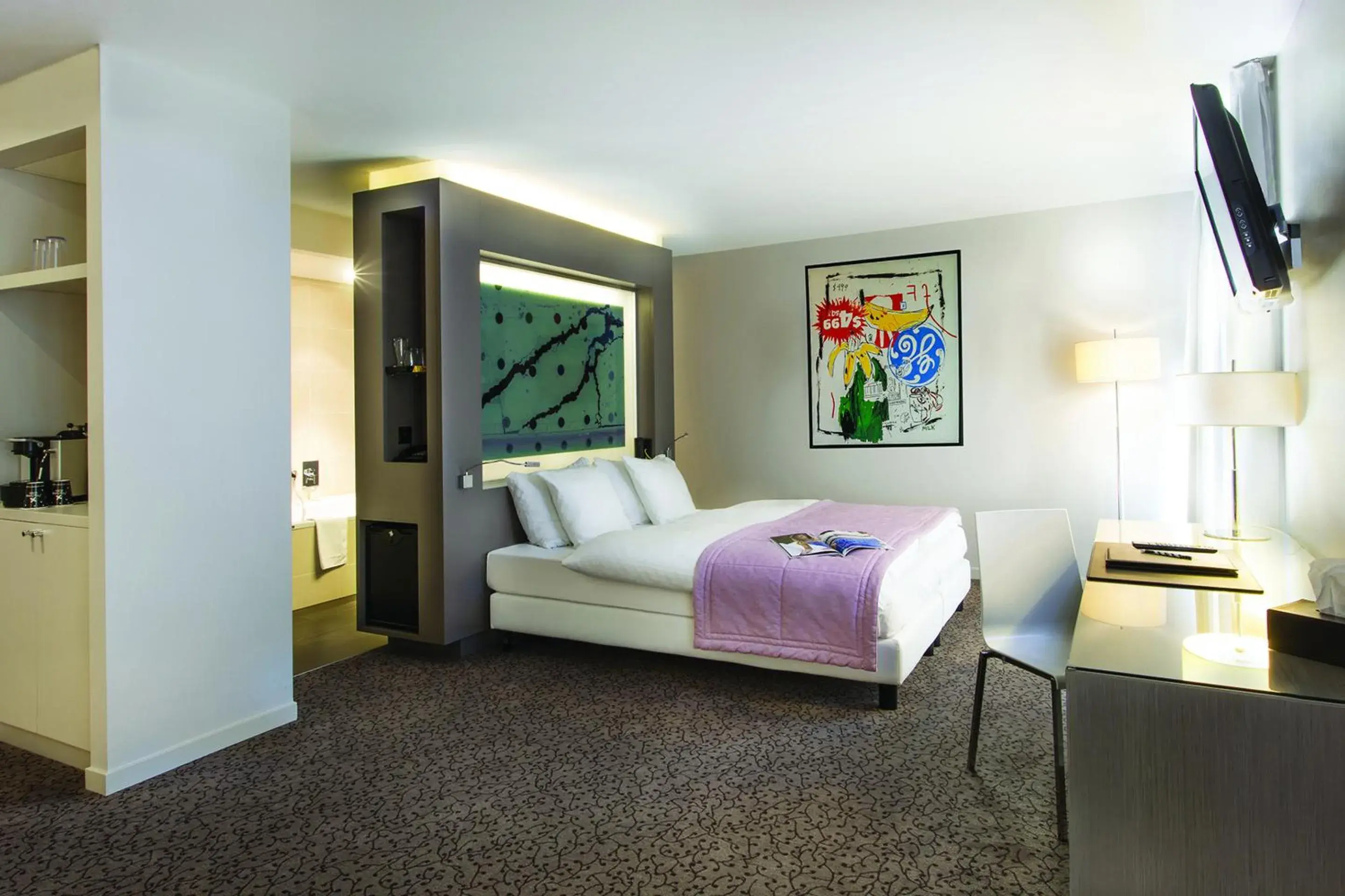 Photo of the whole room, Bed in Starling Hotel Lausanne Photo of the whole room, Bed in Starling Hotel Lausanne