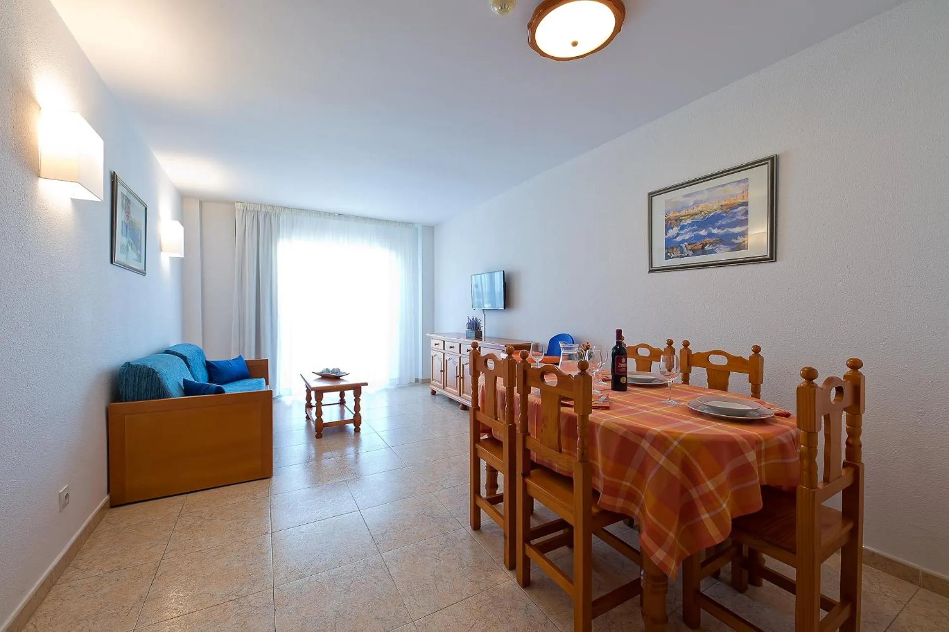 Dining area in Pineda Park