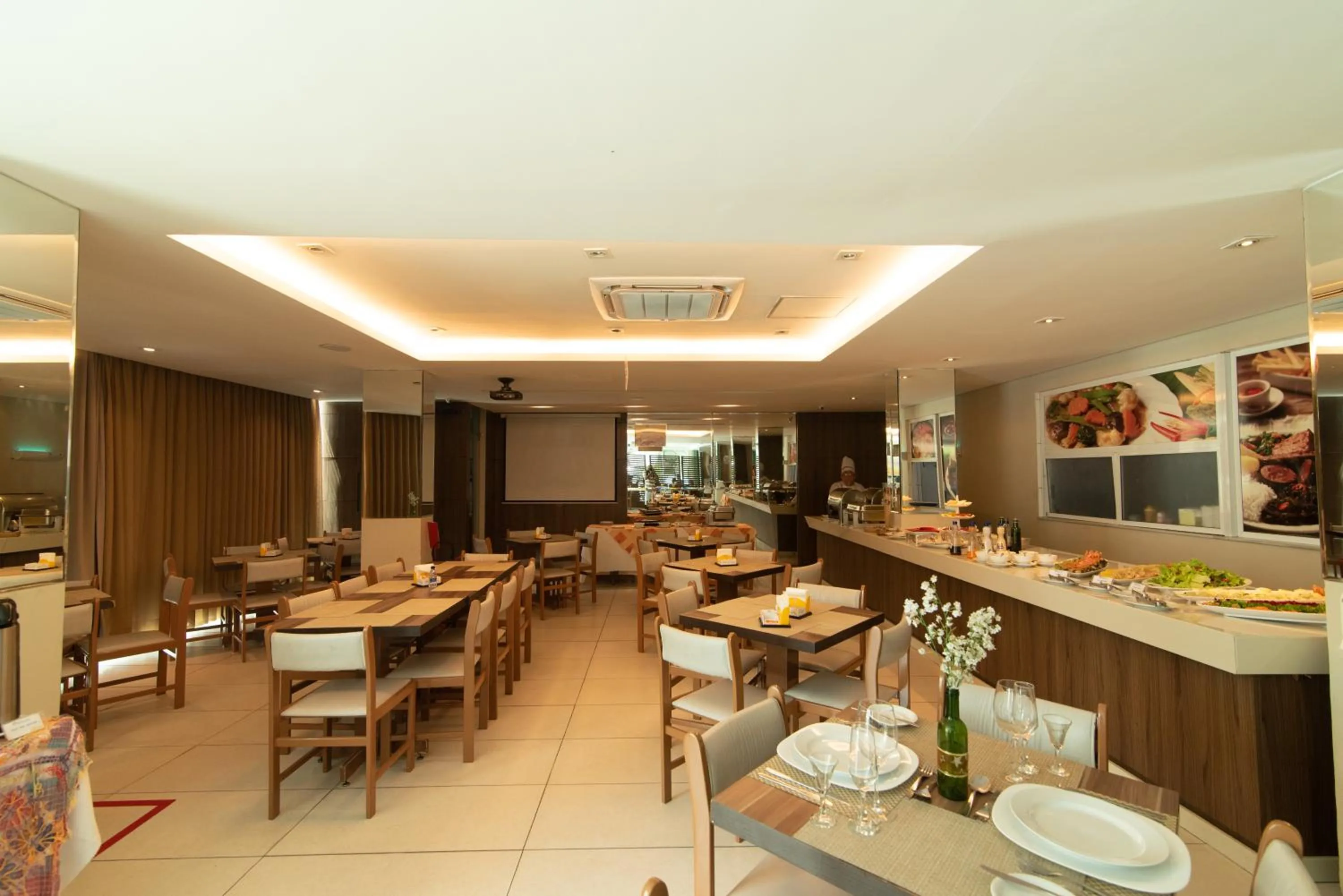 Restaurant/places to eat in Hotel Meridional