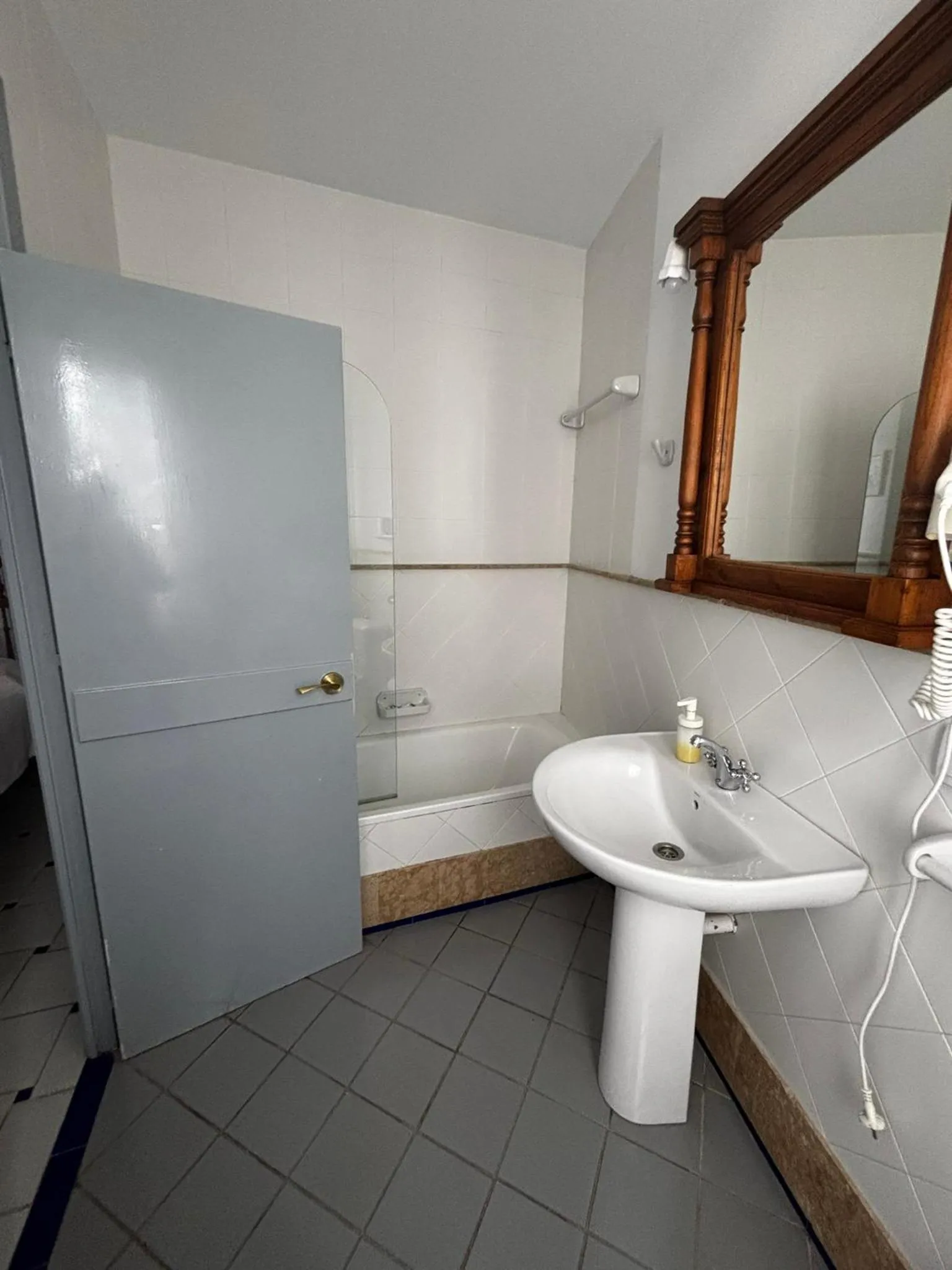 Toilet in Hotel Entreolivos