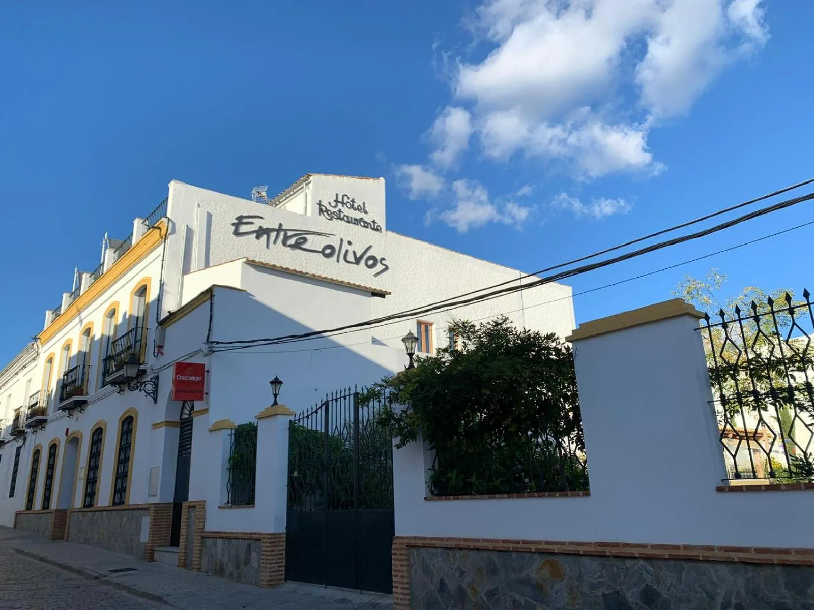 Facade/entrance in Hotel Entreolivos