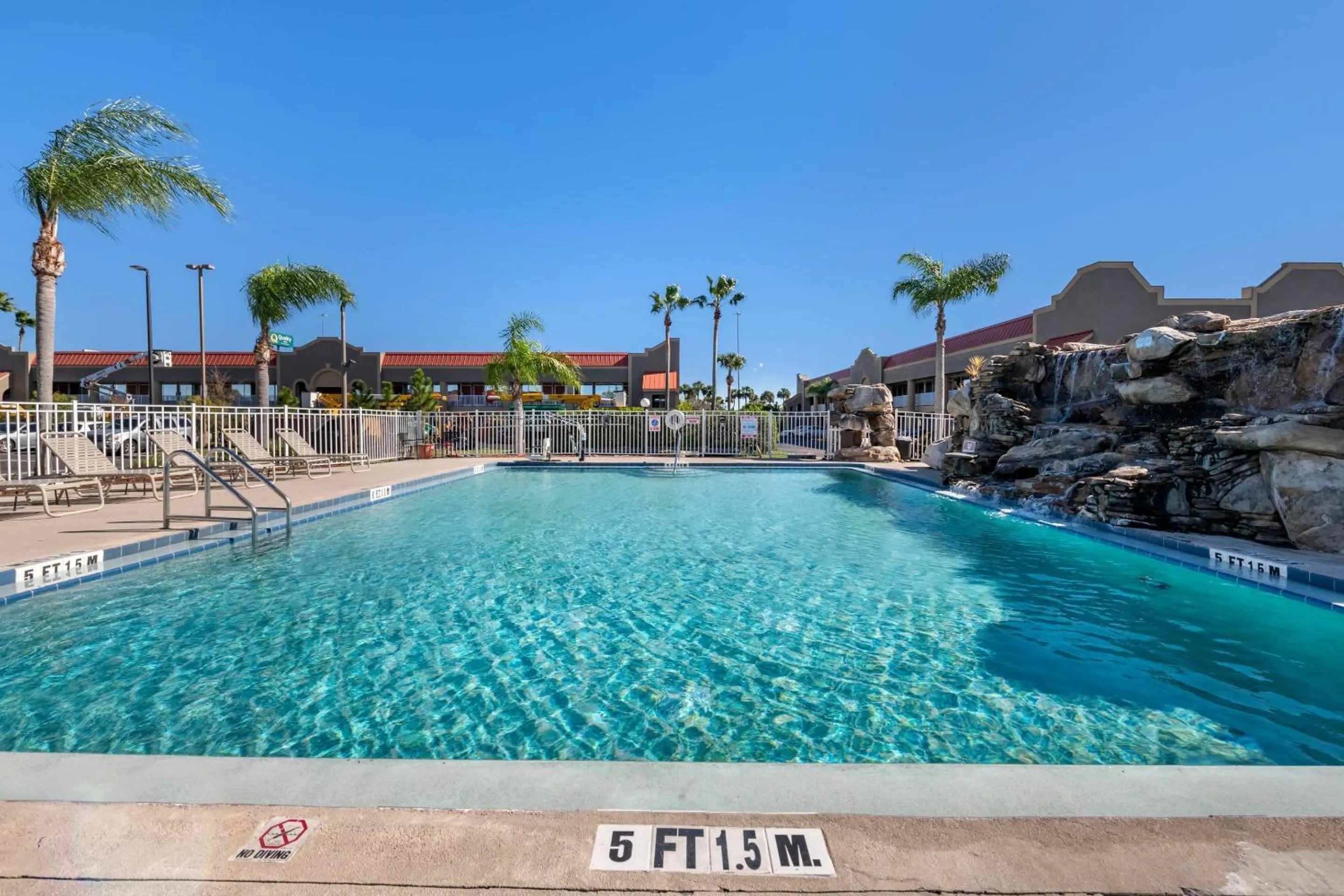 Swimming pool in Quality Inn Kennedy Space Center