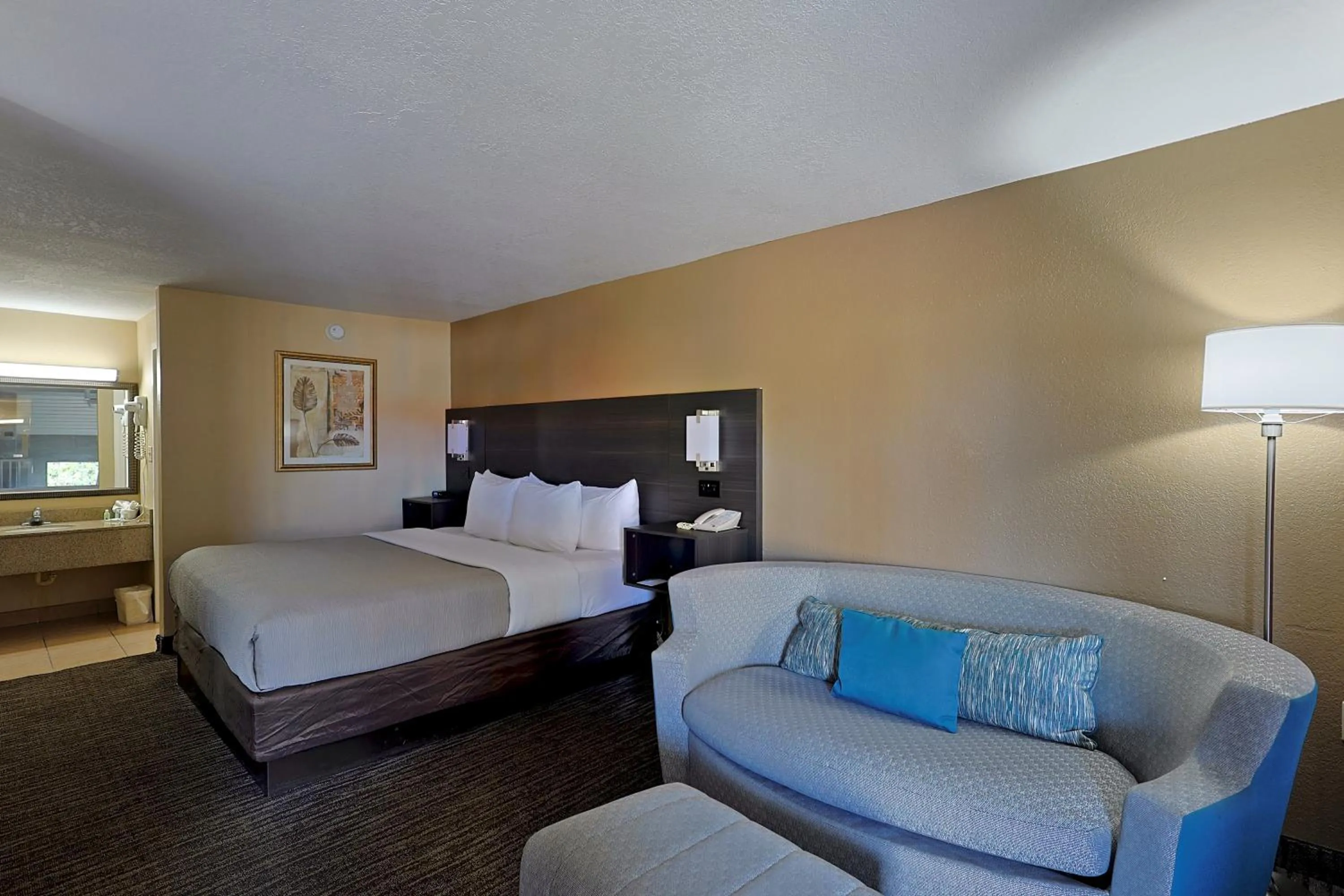 Bed in Quality Inn Kennedy Space Center