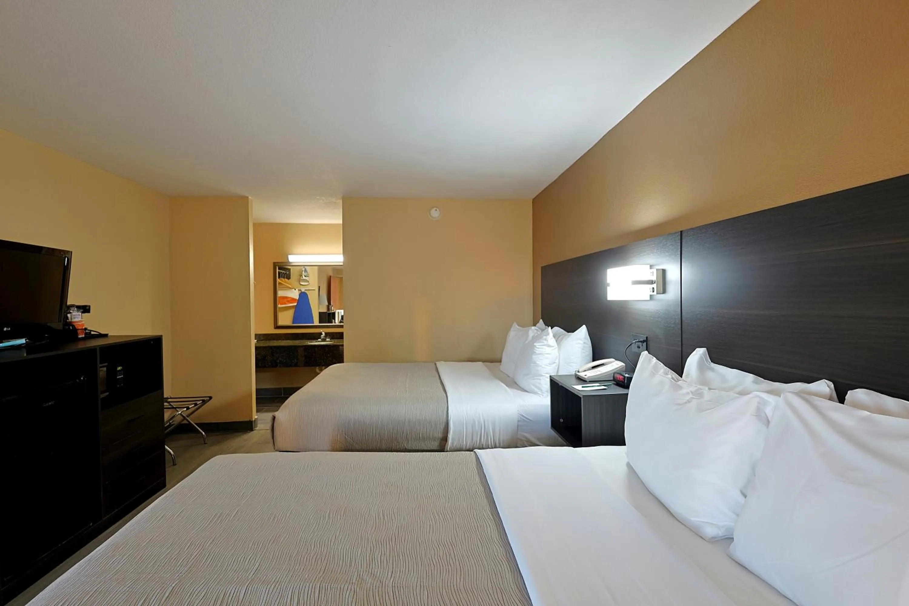 Bed in Quality Inn Kennedy Space Center