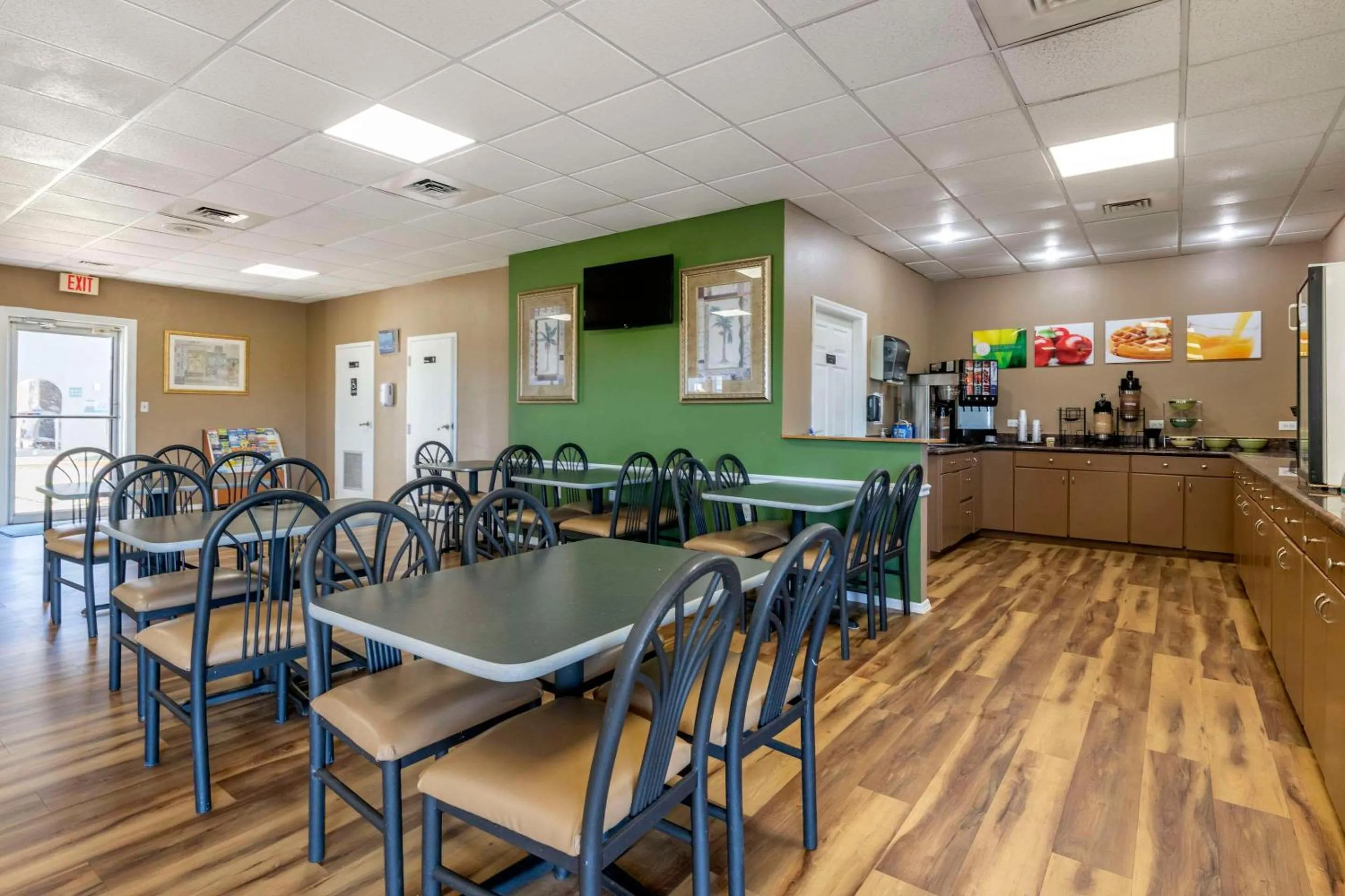 Breakfast in Quality Inn Kennedy Space Center