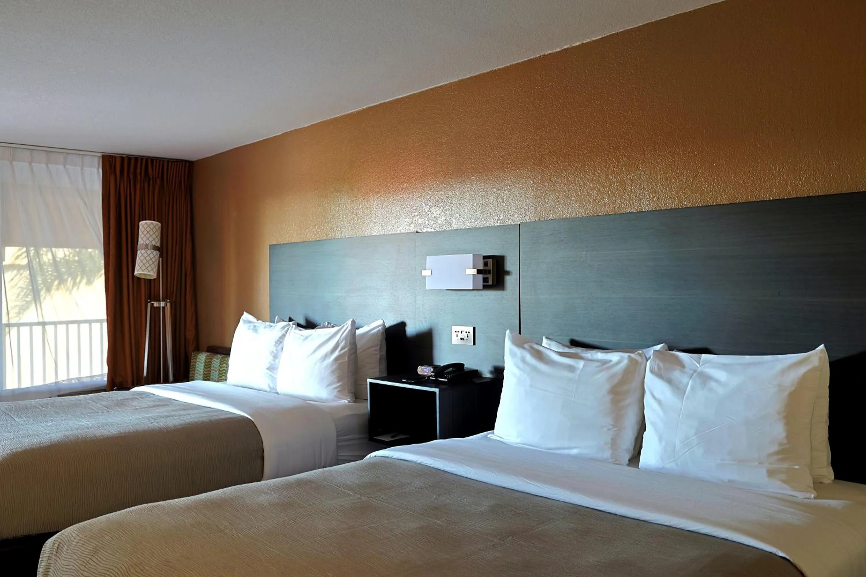 Bed in Quality Inn Kennedy Space Center