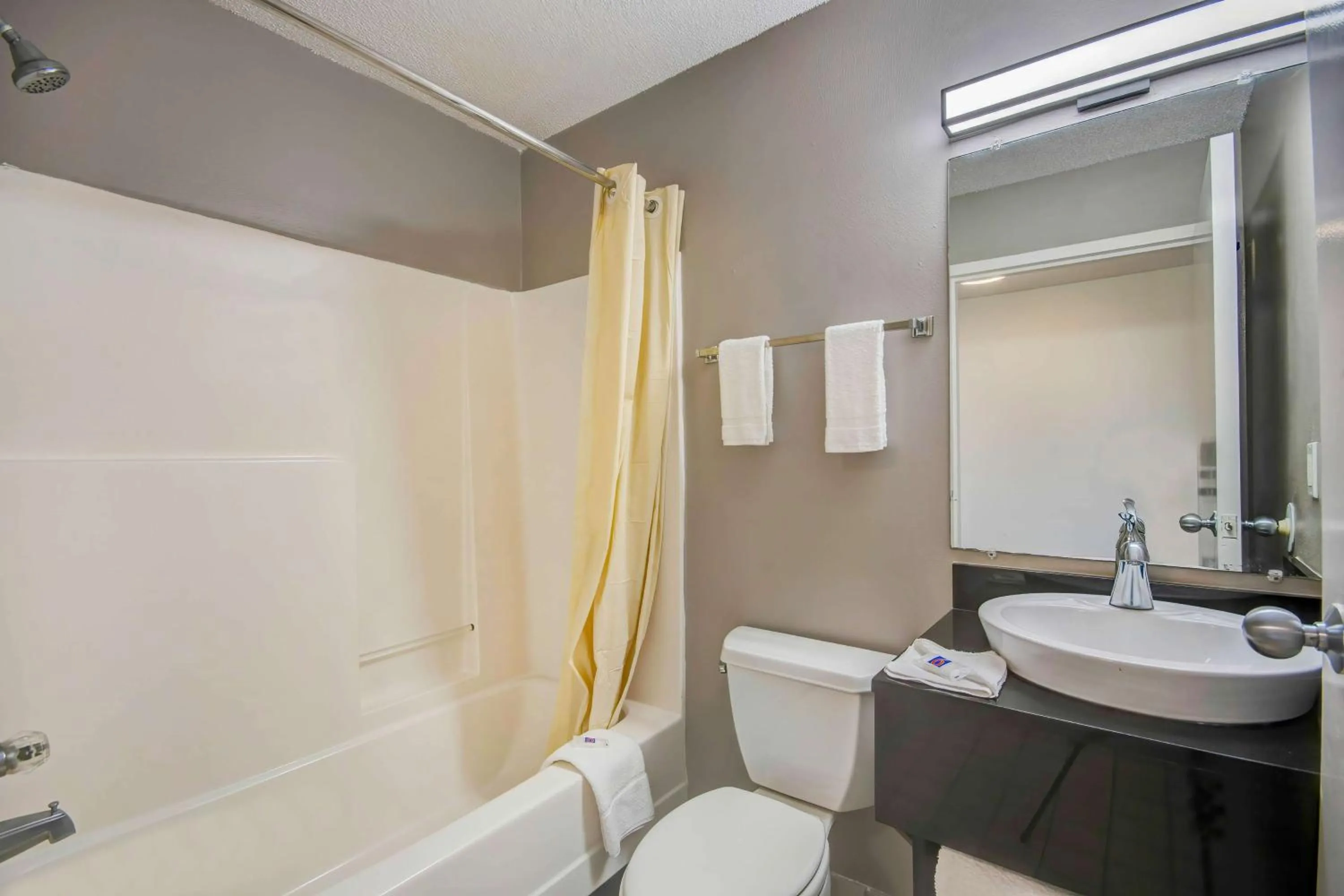 Bathroom in Studio 6-Ocean Springs, MS