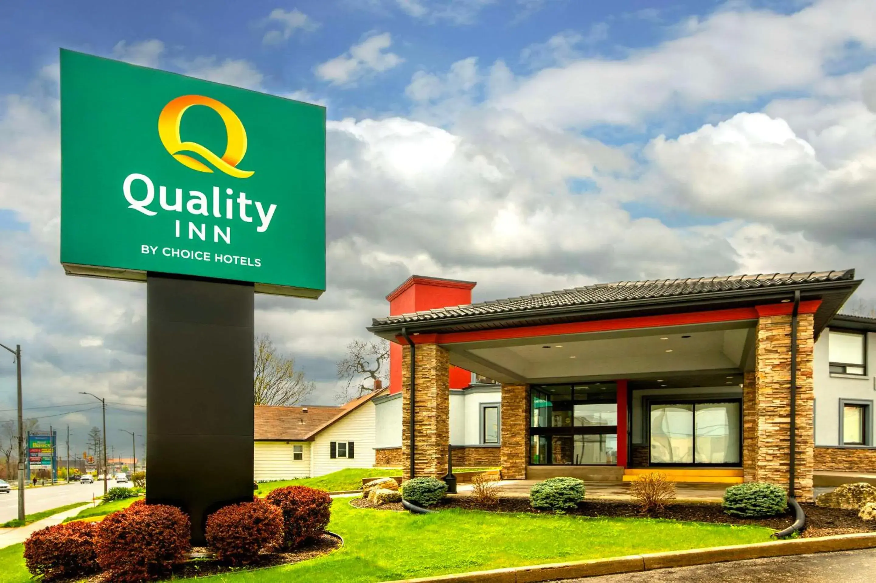 Property building in Quality Inn Property building in Quality Inn