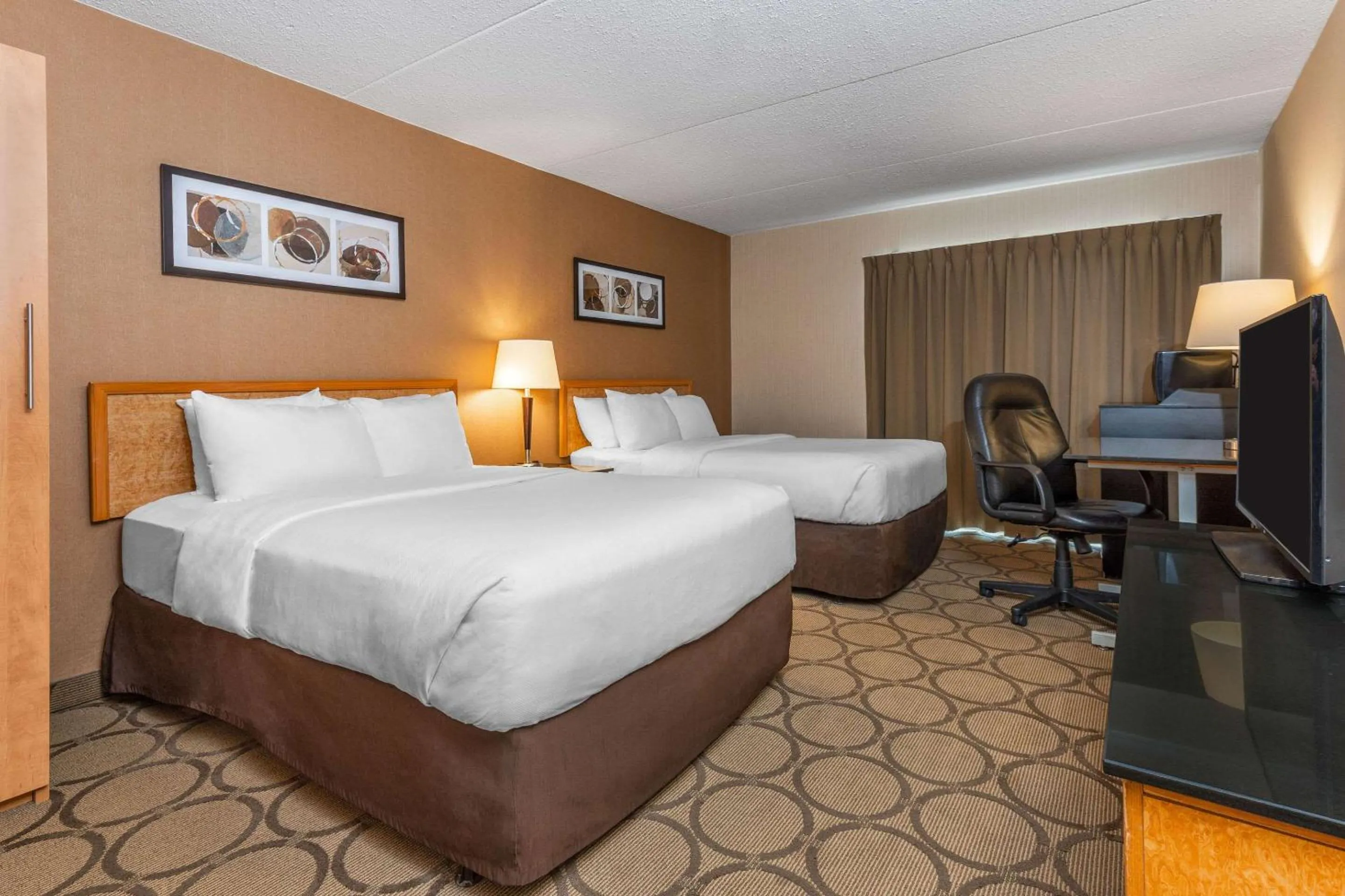 Photo of the whole room, Bed in Comfort Inn