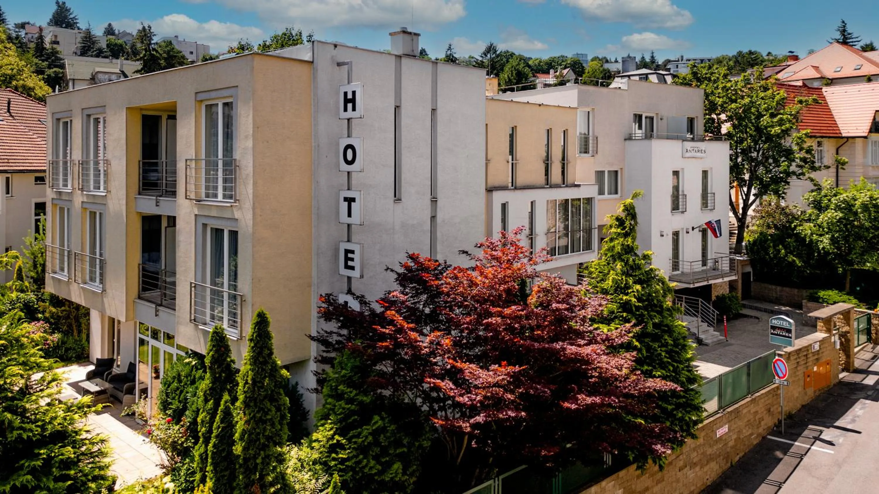 Property building in Hotel ANTARES