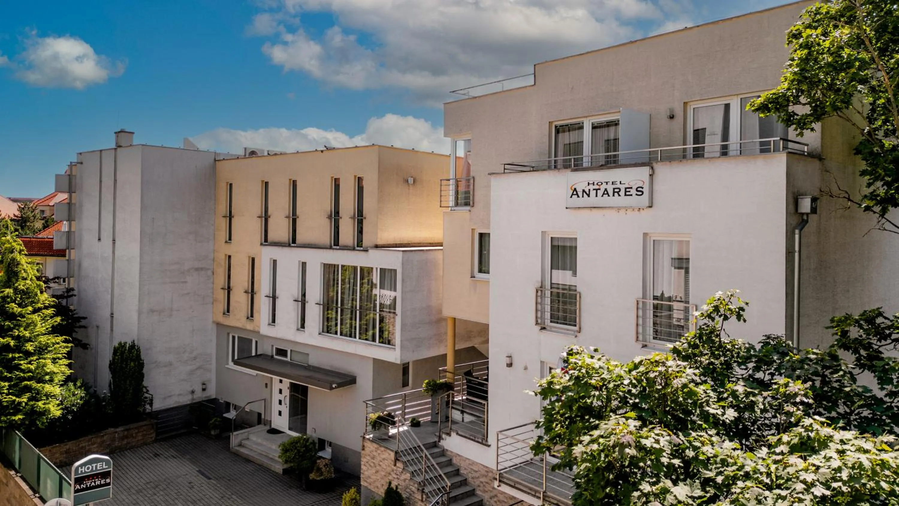 Property building in Hotel ANTARES