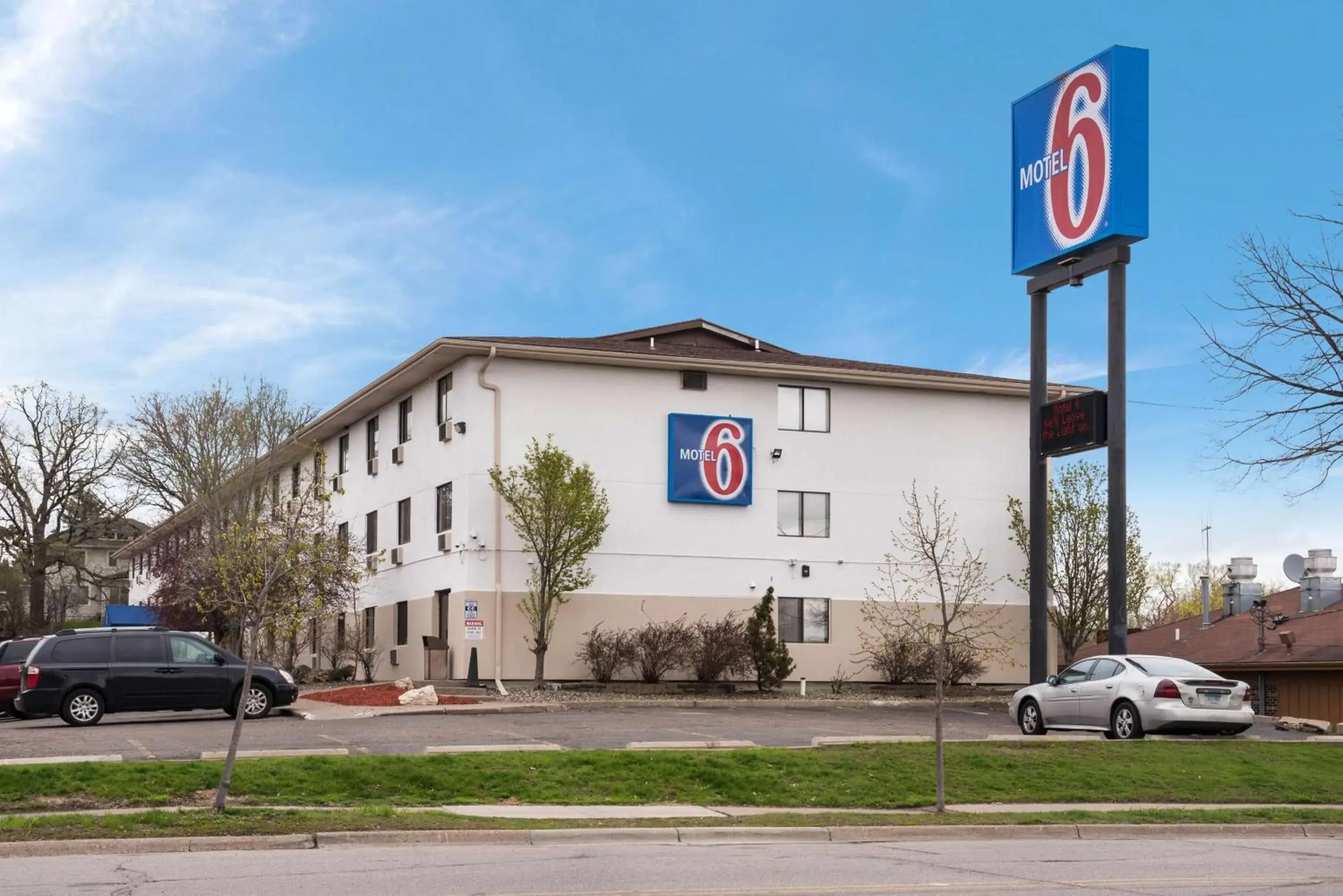 Property building in Motel 6-Saint Paul, MN - I-94 Property building in Motel 6-Saint Paul, MN - I-94