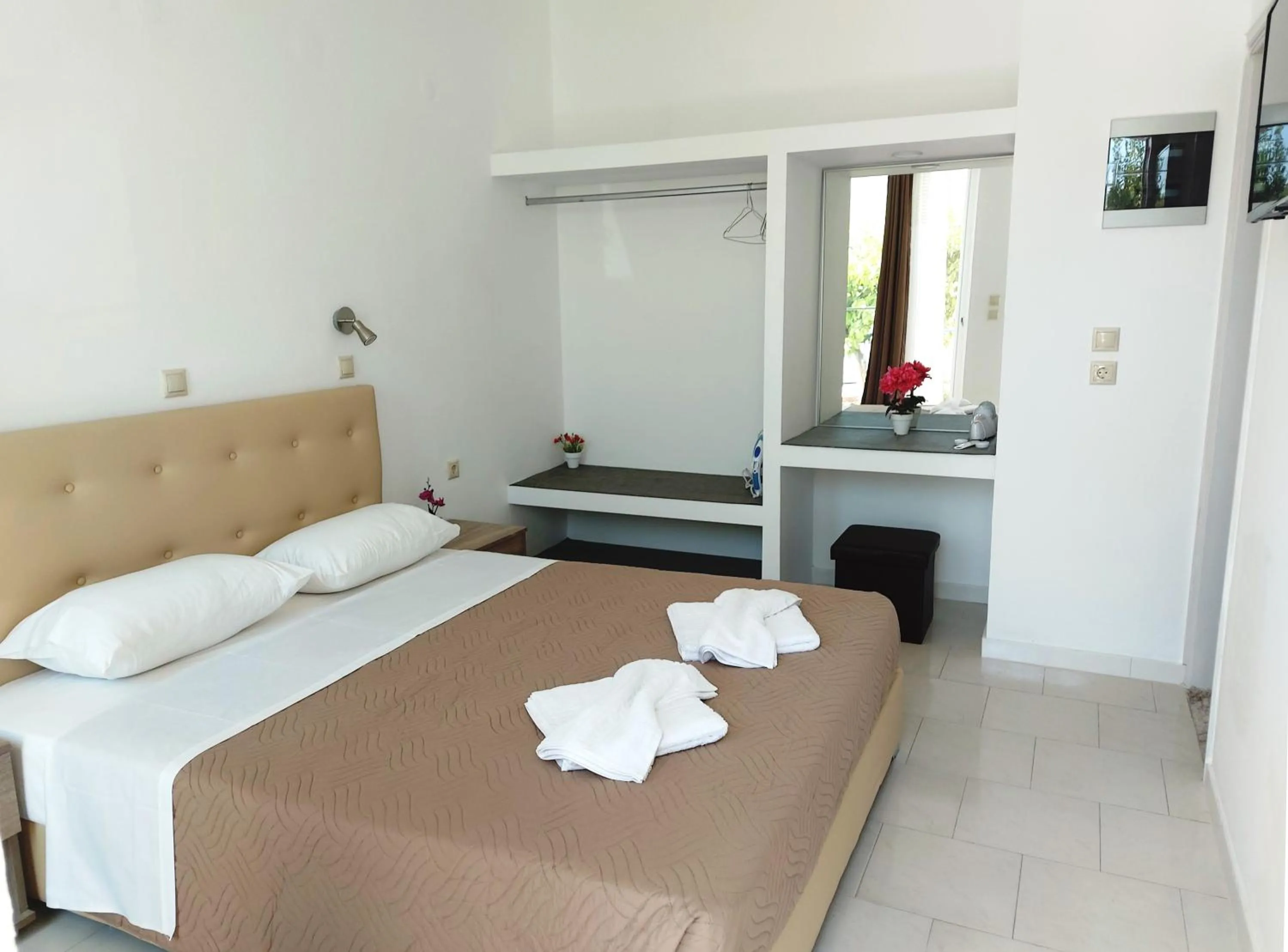 Apartment with Terrace in Villa Maroula