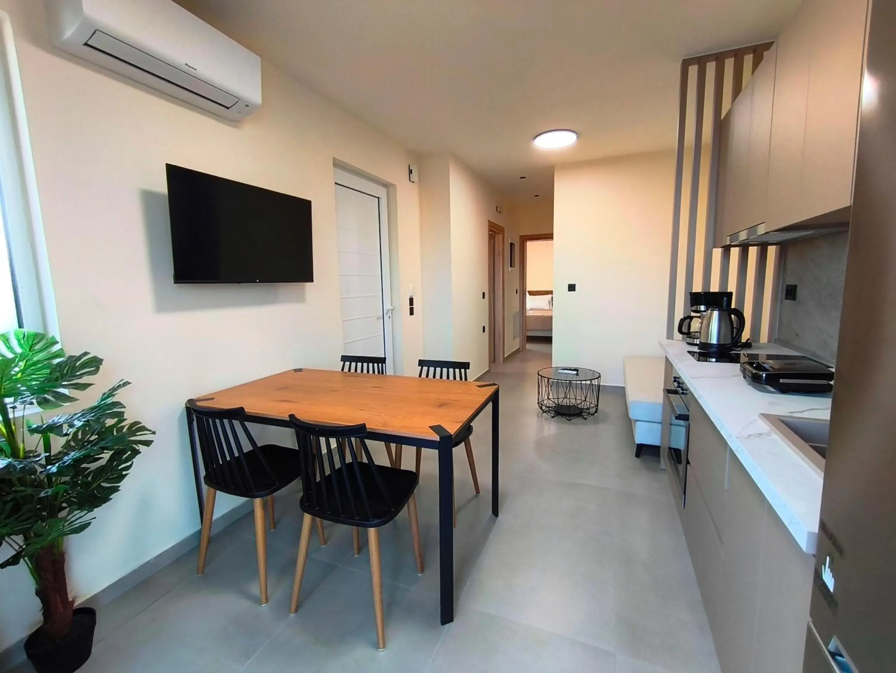 Two-Bedroom Deluxe Apartment with Balcony with Countryside View - single occupancy in Villa Maroula Two-Bedroom Deluxe Apartment with Balcony with Countryside View - single occupancy in Villa Maroula