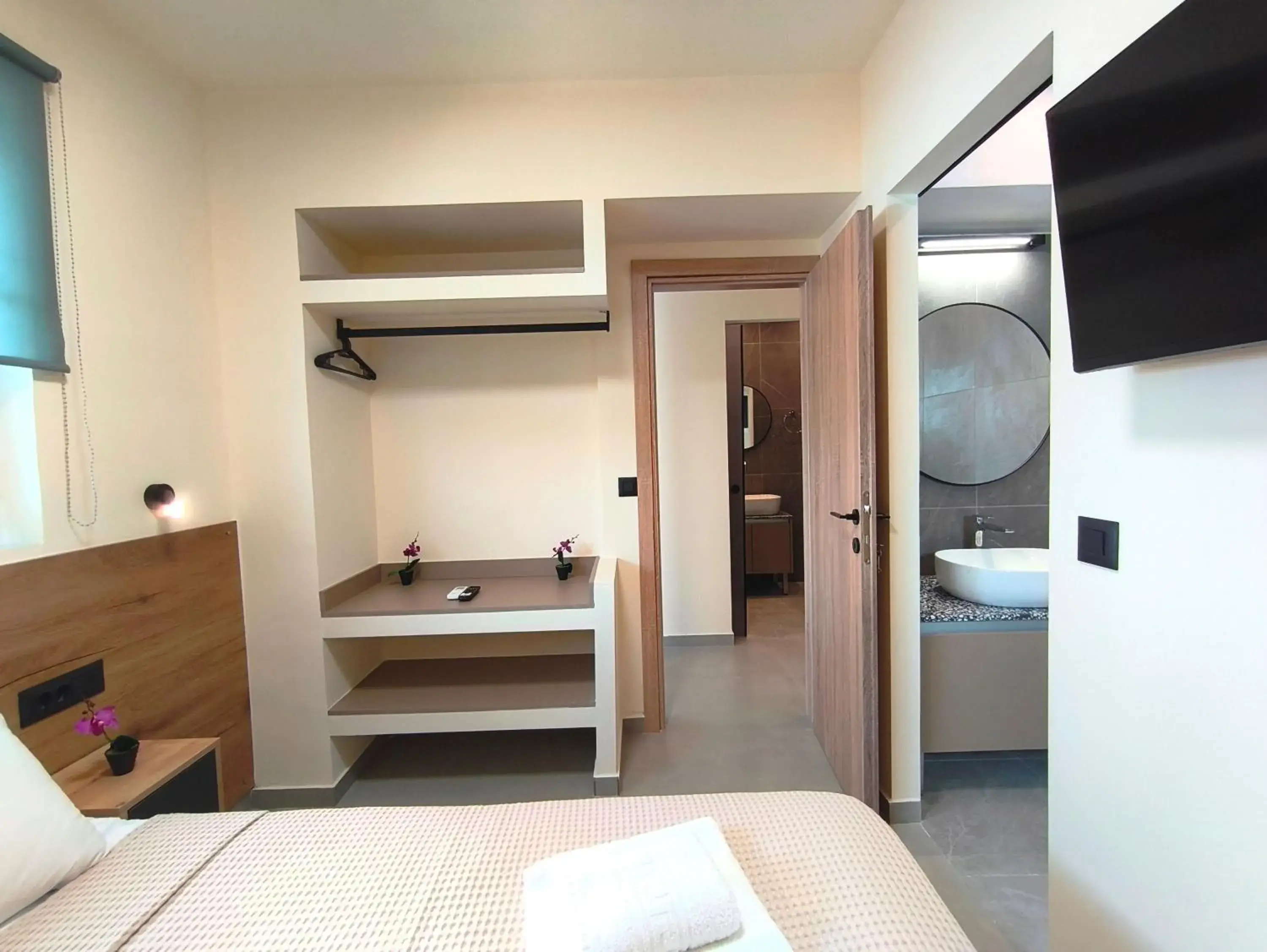 Two-Bedroom Deluxe Apartment with Balcony with Village View - single occupancy in Villa Maroula Two-Bedroom Deluxe Apartment with Balcony with Village View - single occupancy in Villa Maroula