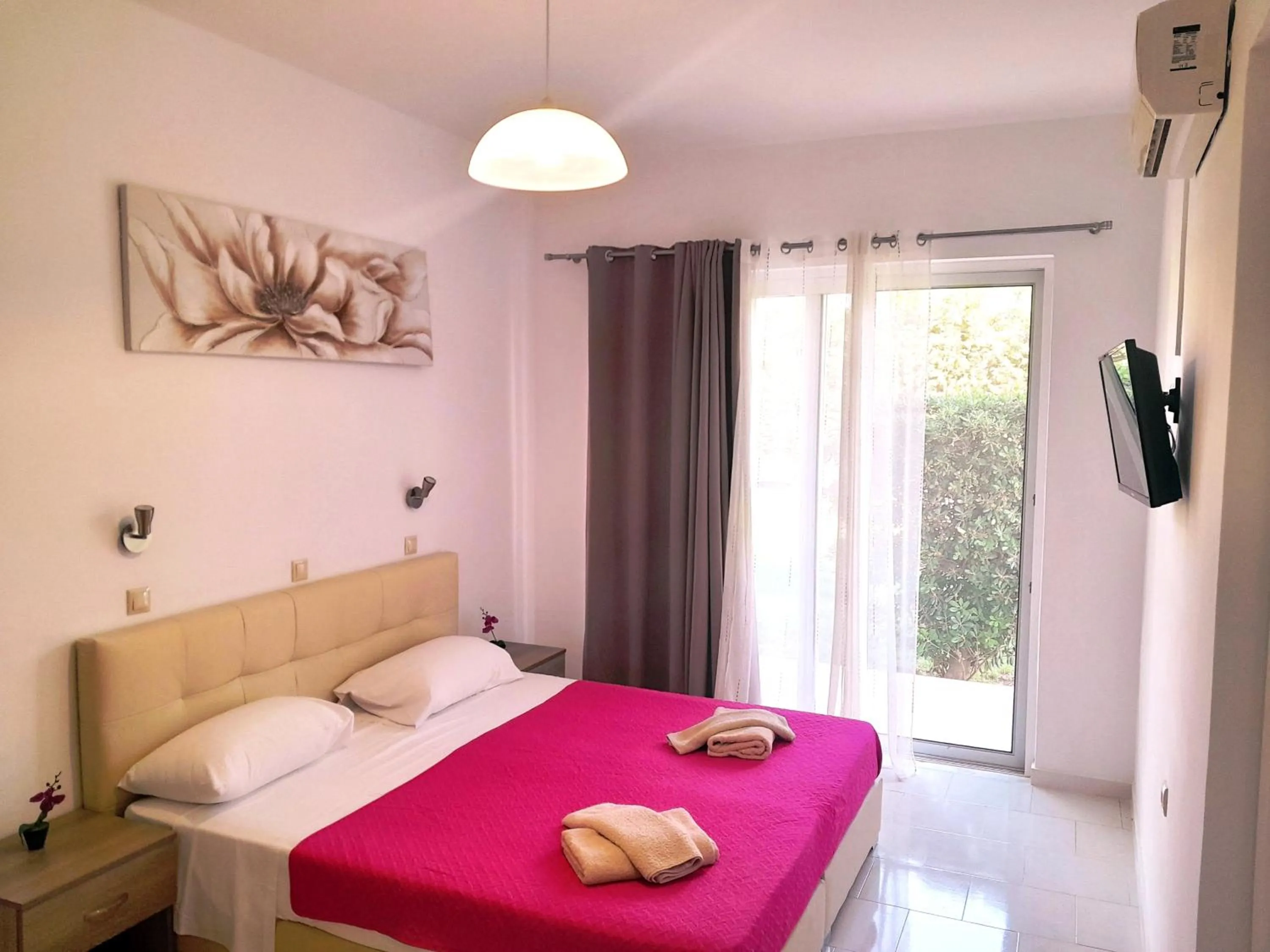 Apartment with Garden View - Ground Floor in Villa Maroula