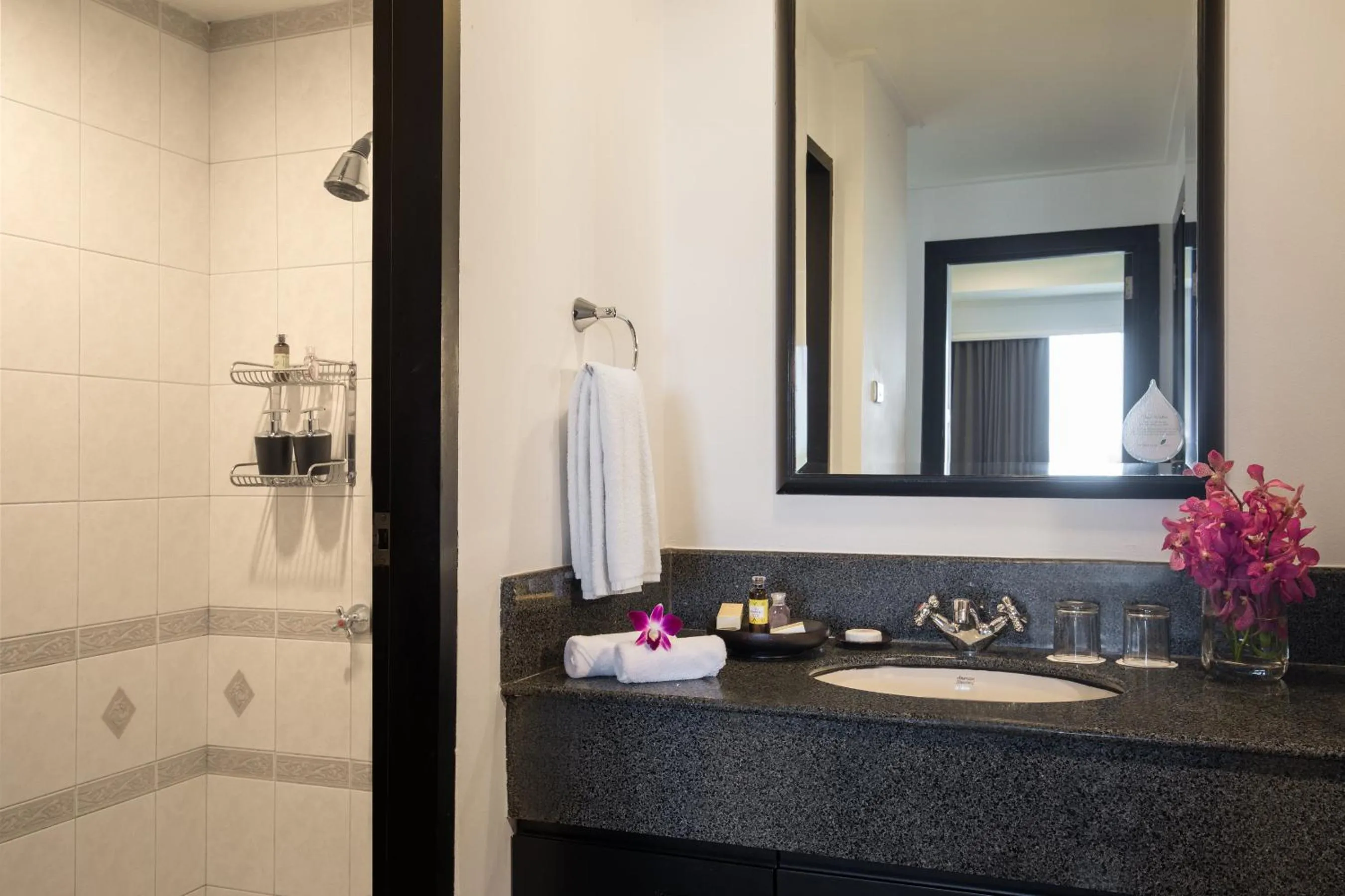 Shower in Somerset Vientiane