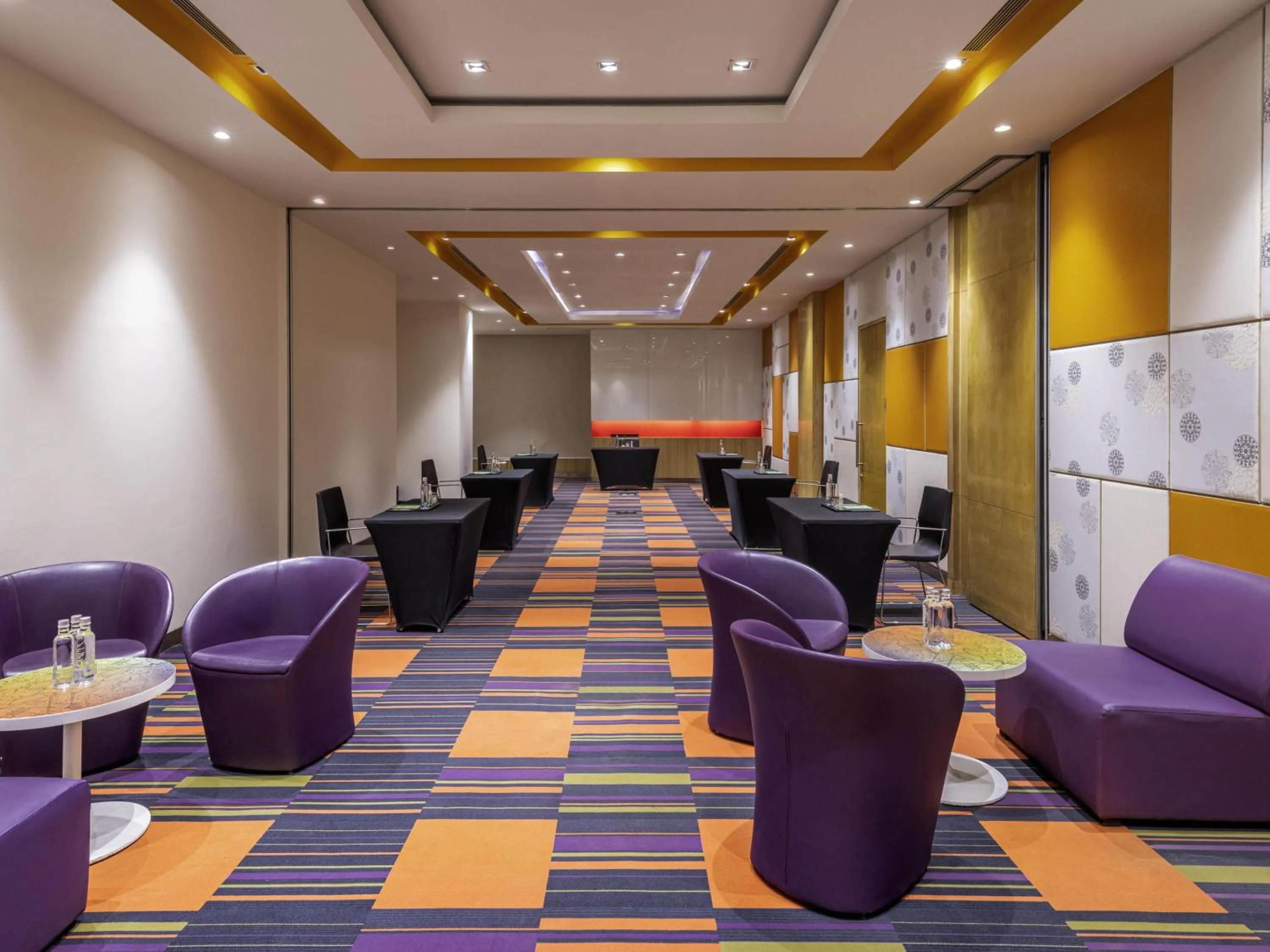 Meeting/conference room in ibis Gurgaon Golf Course Road - An Accor Brand