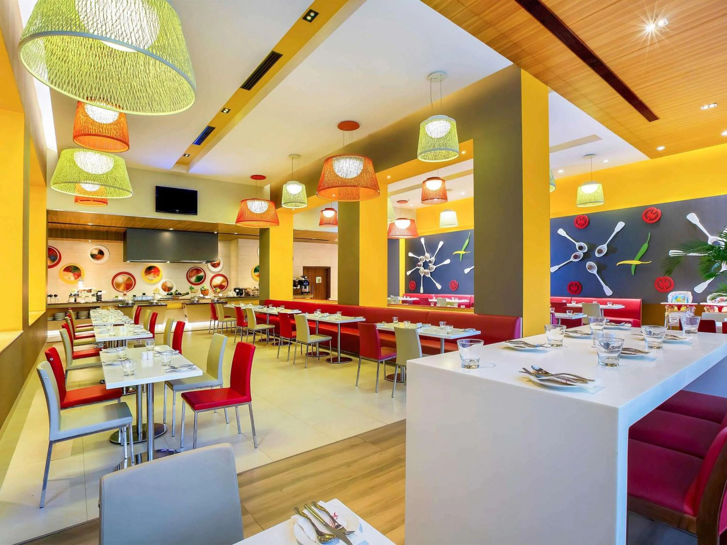 Restaurant/places to eat in ibis Gurgaon Golf Course Road - An Accor Brand