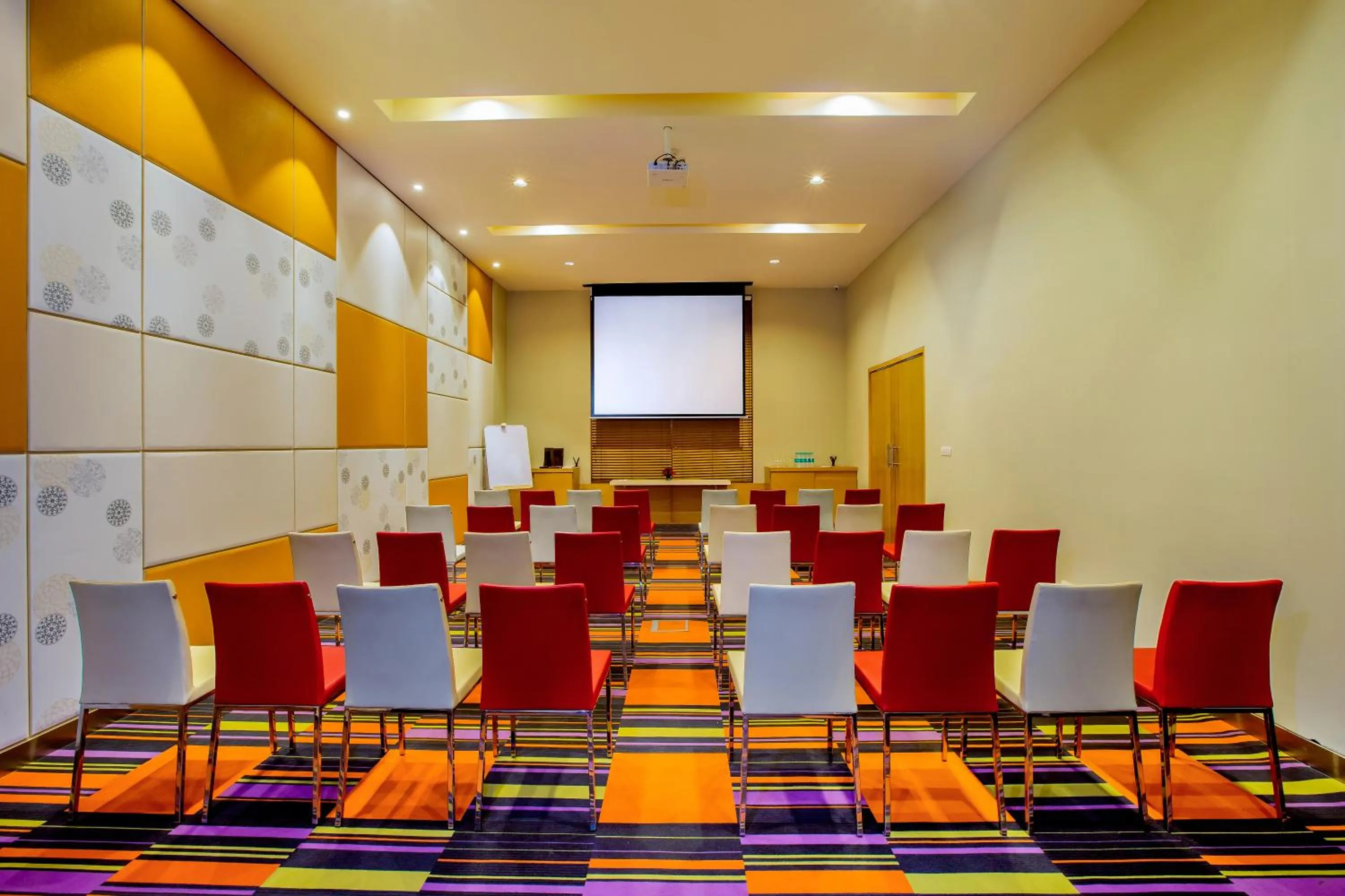 Banquet/Function facilities in ibis Gurgaon Golf Course Road - An Accor Brand