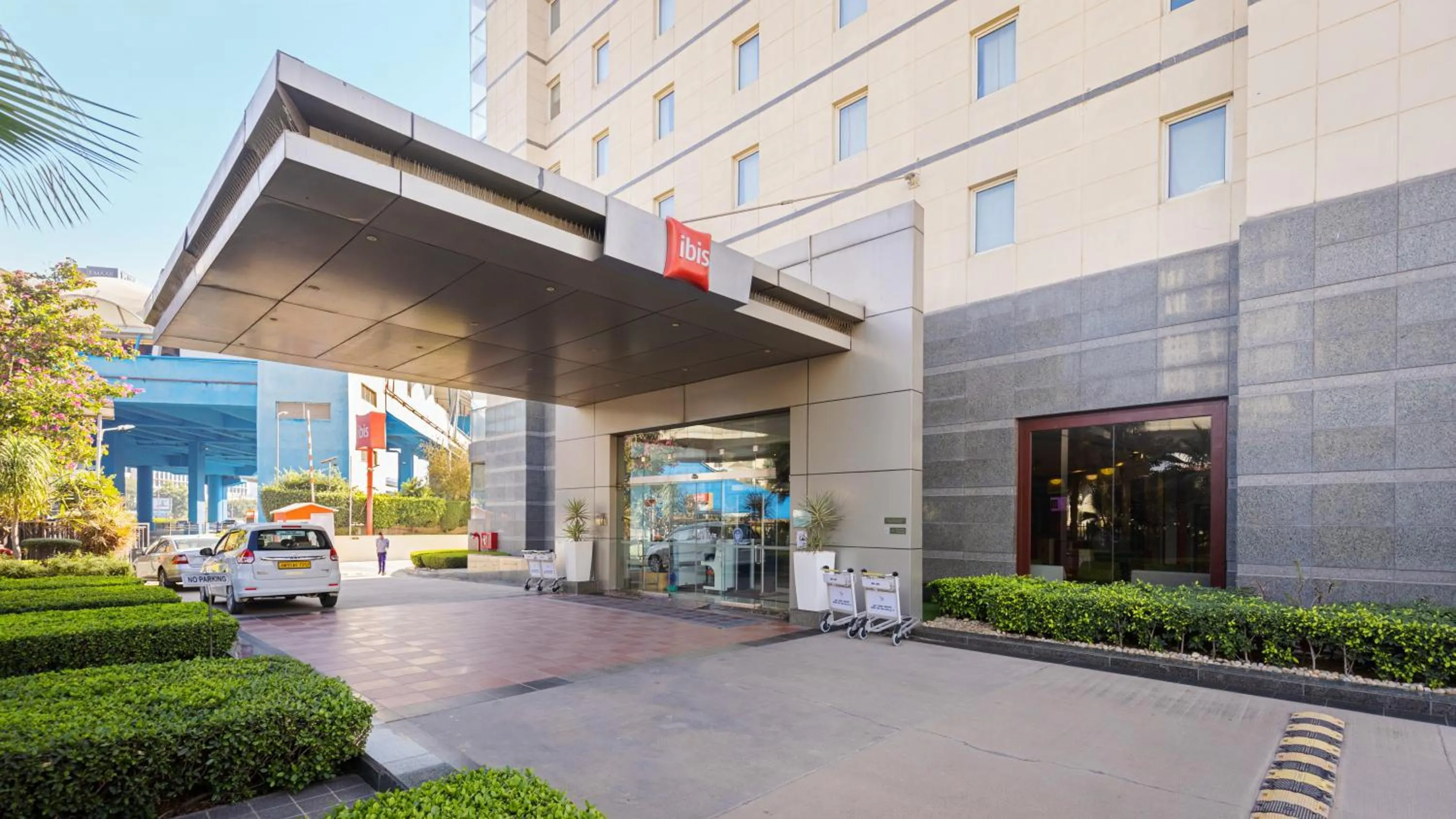Facade/entrance in ibis Gurgaon Golf Course Road - An Accor Brand